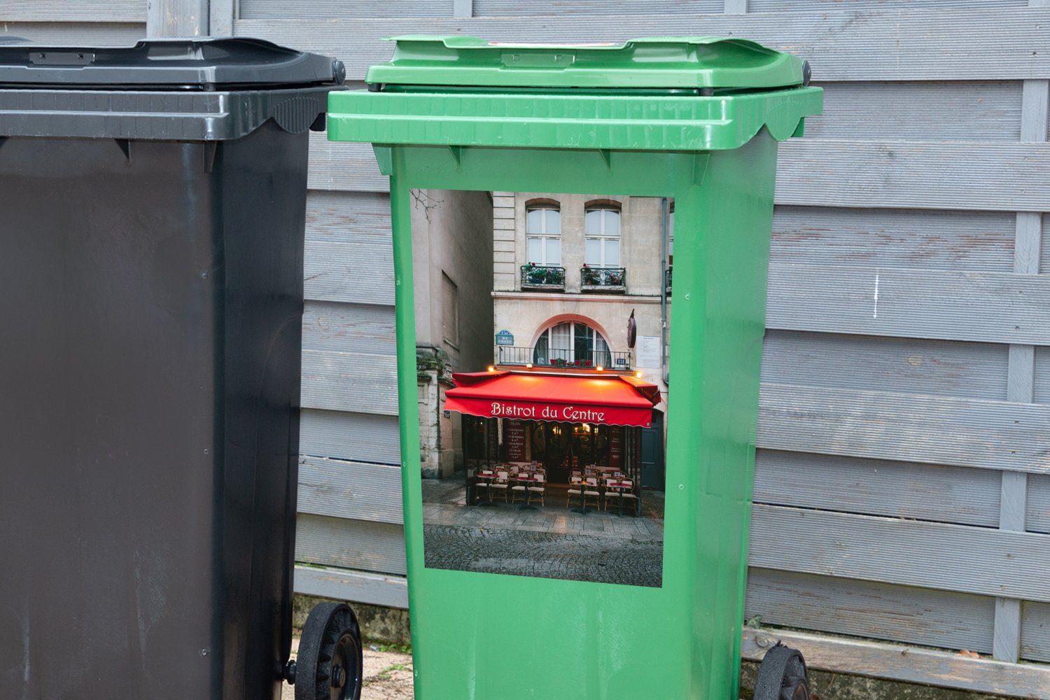 Container, Frankreich MuchoWow - St), Mülleimer-aufkleber, - Sticker, Stadt Mülltonne, Wandsticker (1 Abfalbehälter Café