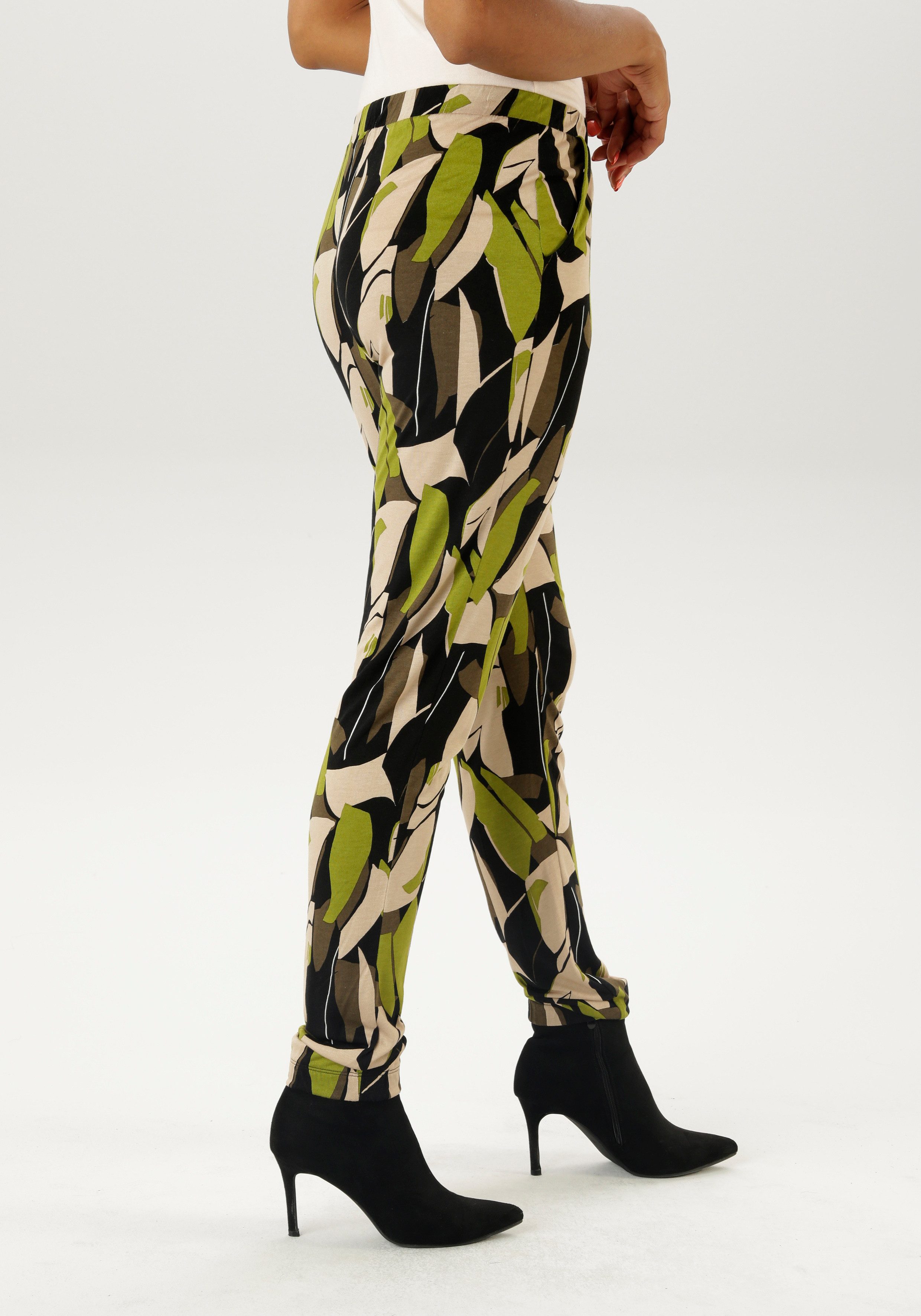 Aniston SELECTED Schlupfhose mit trendigen Allover-Print günstig online kaufen