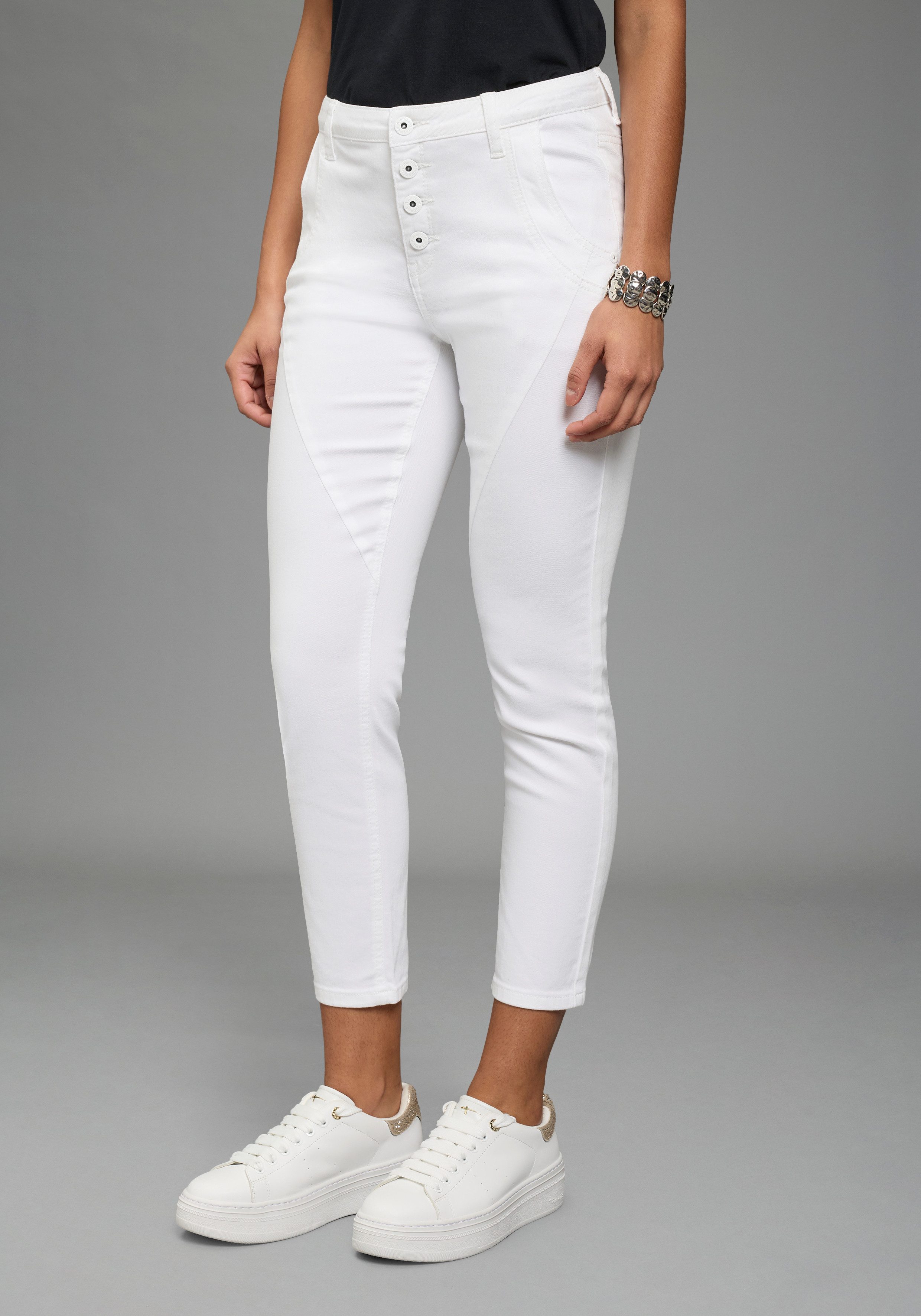Bruno Banani 7/8-Jeans Skinny Fit, extra enger Beinverlauf, 7/8-Länge, mit Knopfleiste