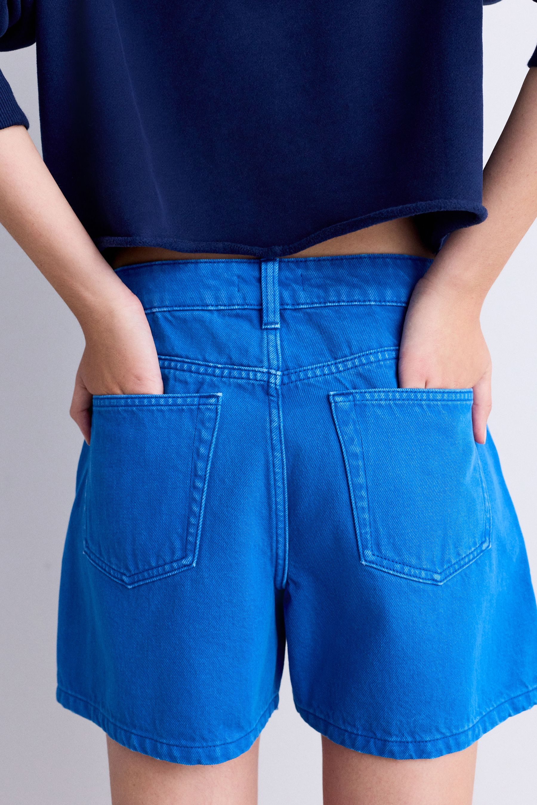 Next Jeansshorts Jeansshorts mit hohem Bund in A-Linien-Form (1-tlg)