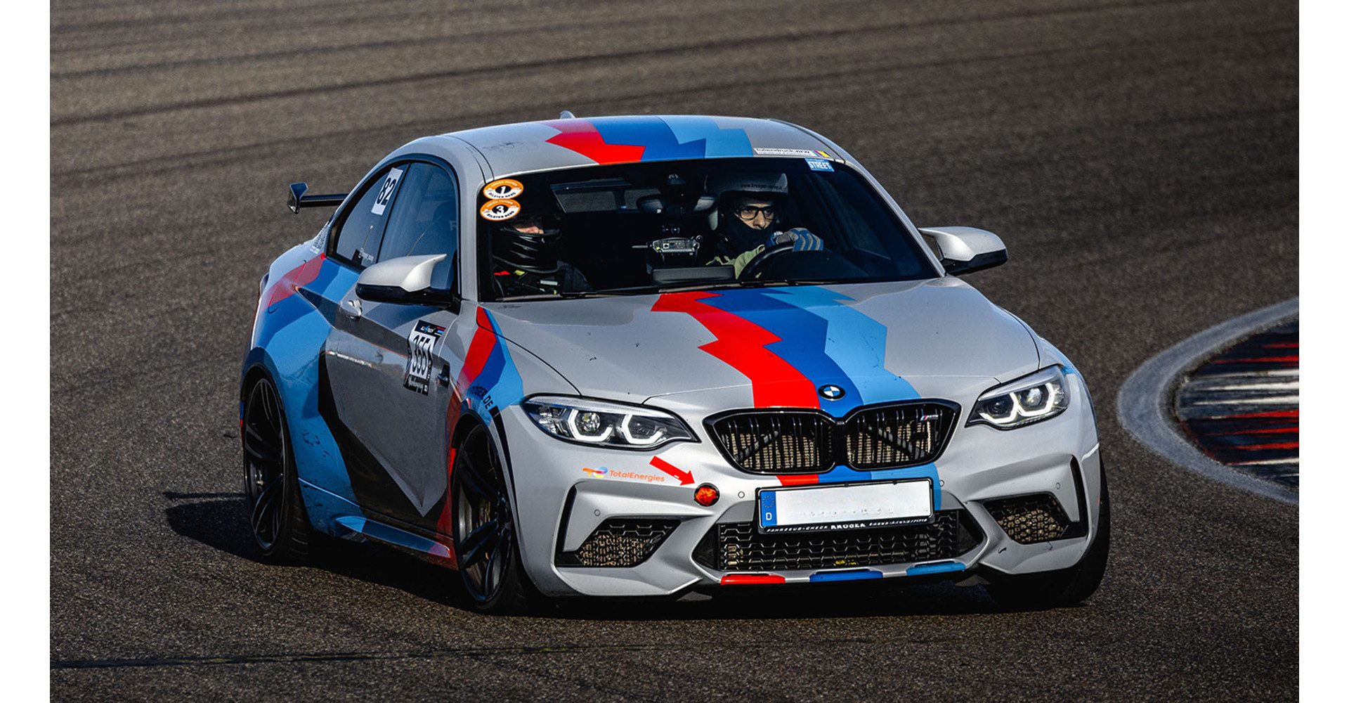 Jochen Schweizer Erlebnisgutschein Renntaxifahrt BMW M2 Competition, Schnell, schneller, Ihre Taxifahrt!