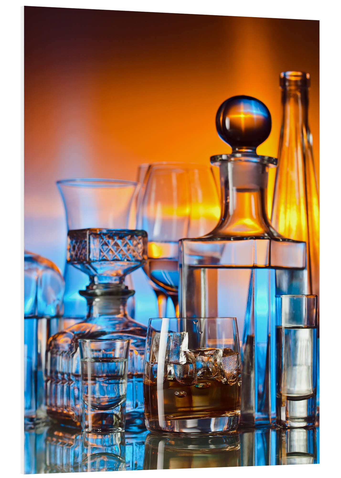 Posterlounge Forex-Bild Editors Choice, Alkoholische Getränke auf Glastisch, Bar Fotografie
