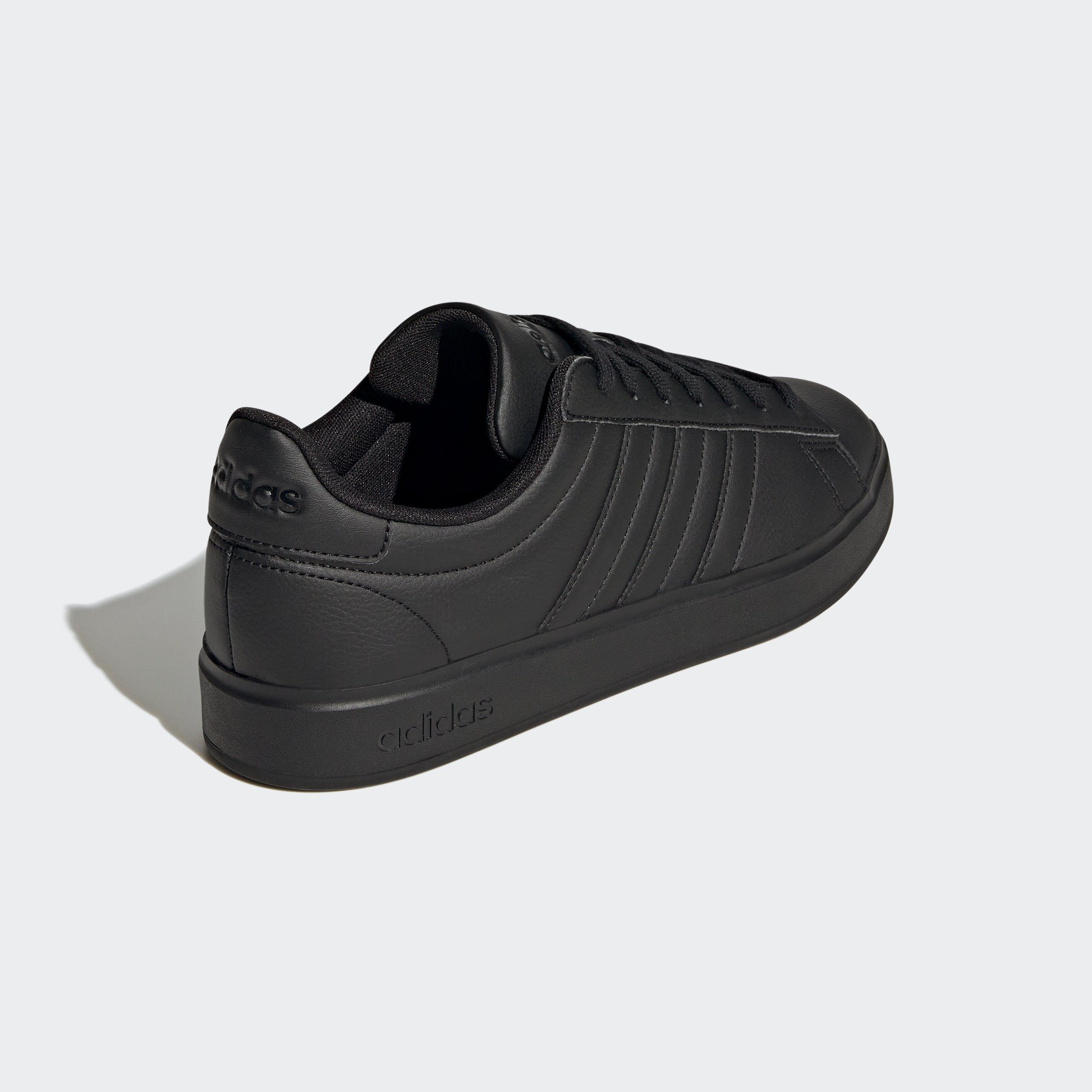 CLOUDFOAM Black White Core des Sportswear auf Sneaker GRAND Core / / Superstar adidas den COURT COMFORT Cloud adidas Black Design Spuren