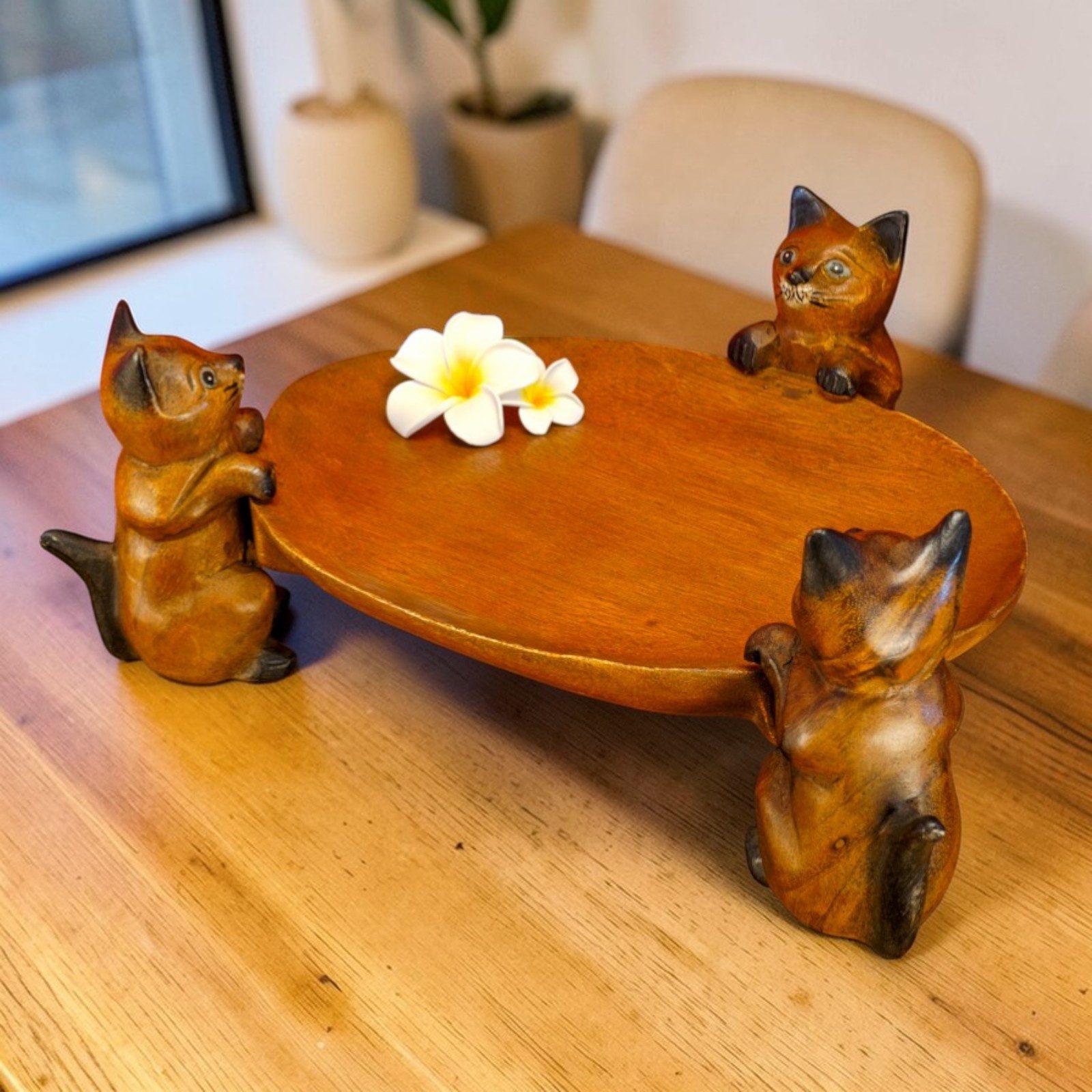 Kinaree Dekoschale Holz Schale mit Katzen aus Suarholz – handgefertigte Deko Schale, Schnitzerei, Individuell