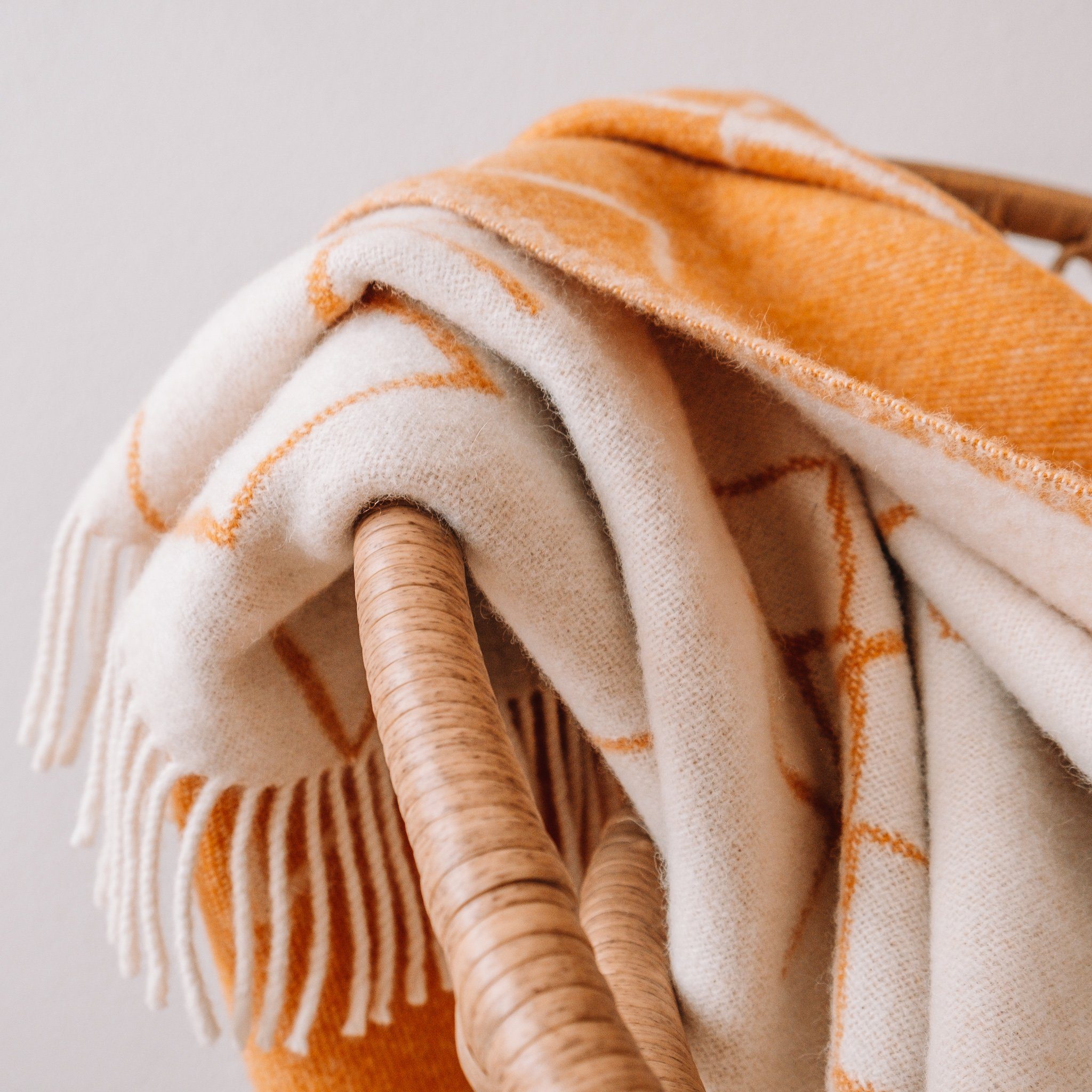 Steppenwolle Tagesdecke SAHARA, Nachhaltige Wolldecke gelb 130x200cm, Made in EU aus 100% Schurwolle