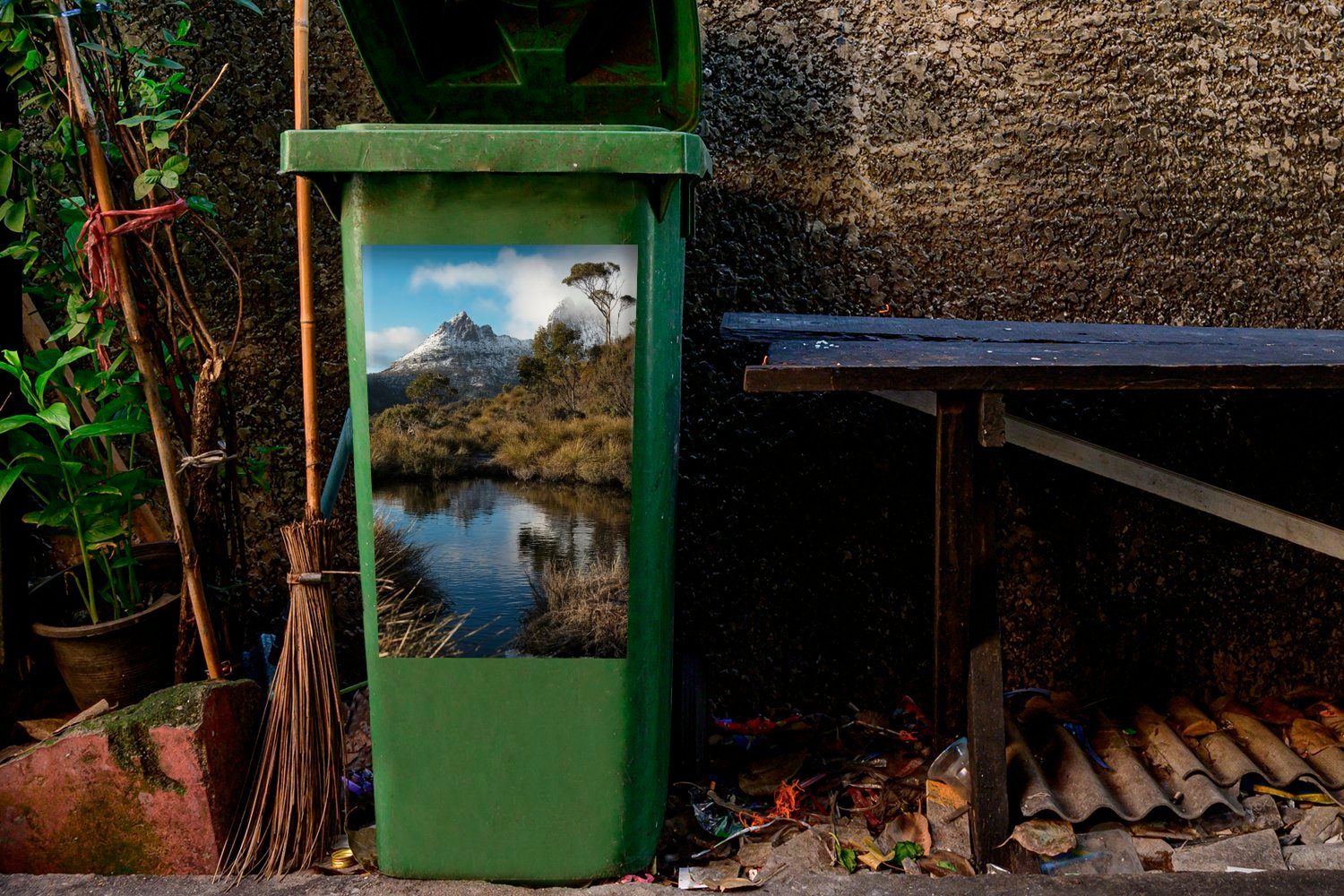 Mülltonne, St), Abfalbehälter Tasmanien Cradle Naturschutzgebiet Mülleimer-aufkleber, Container, MuchoWow Sticker, Mountain Wandsticker (1