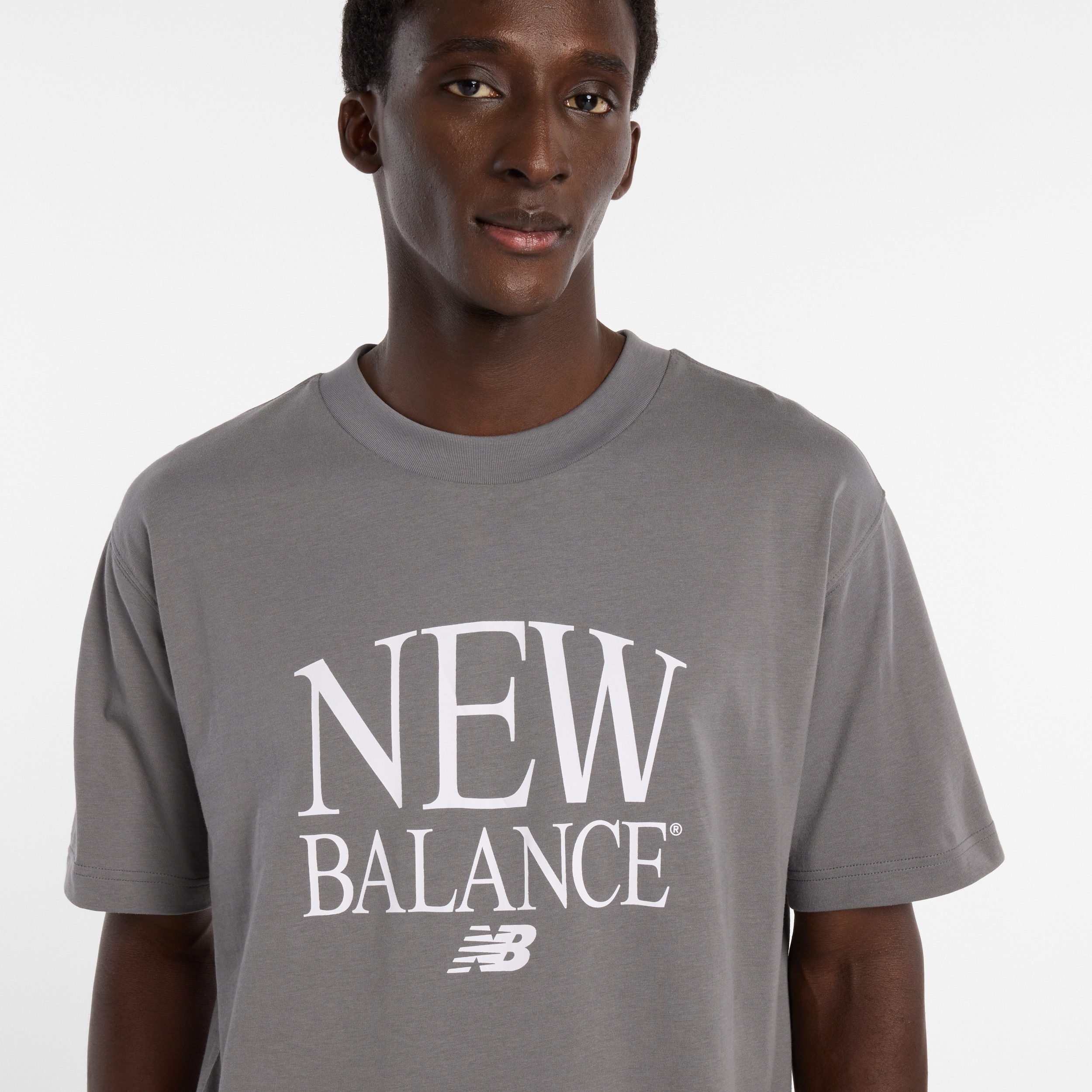 New Balance T-Shirt mit modernem Print-Design, Kurzarm, aus Baumwolle – Bild 4 von 5