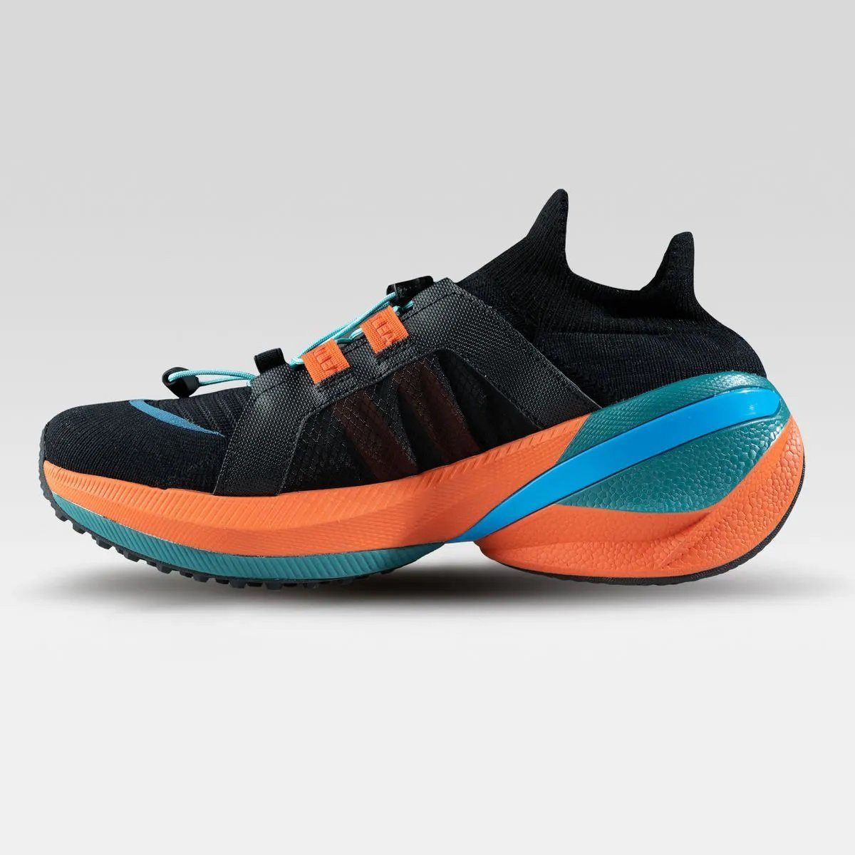 UYN Neuron (Trail, Stabilität) 2024 schwarz Herren Laufschuh