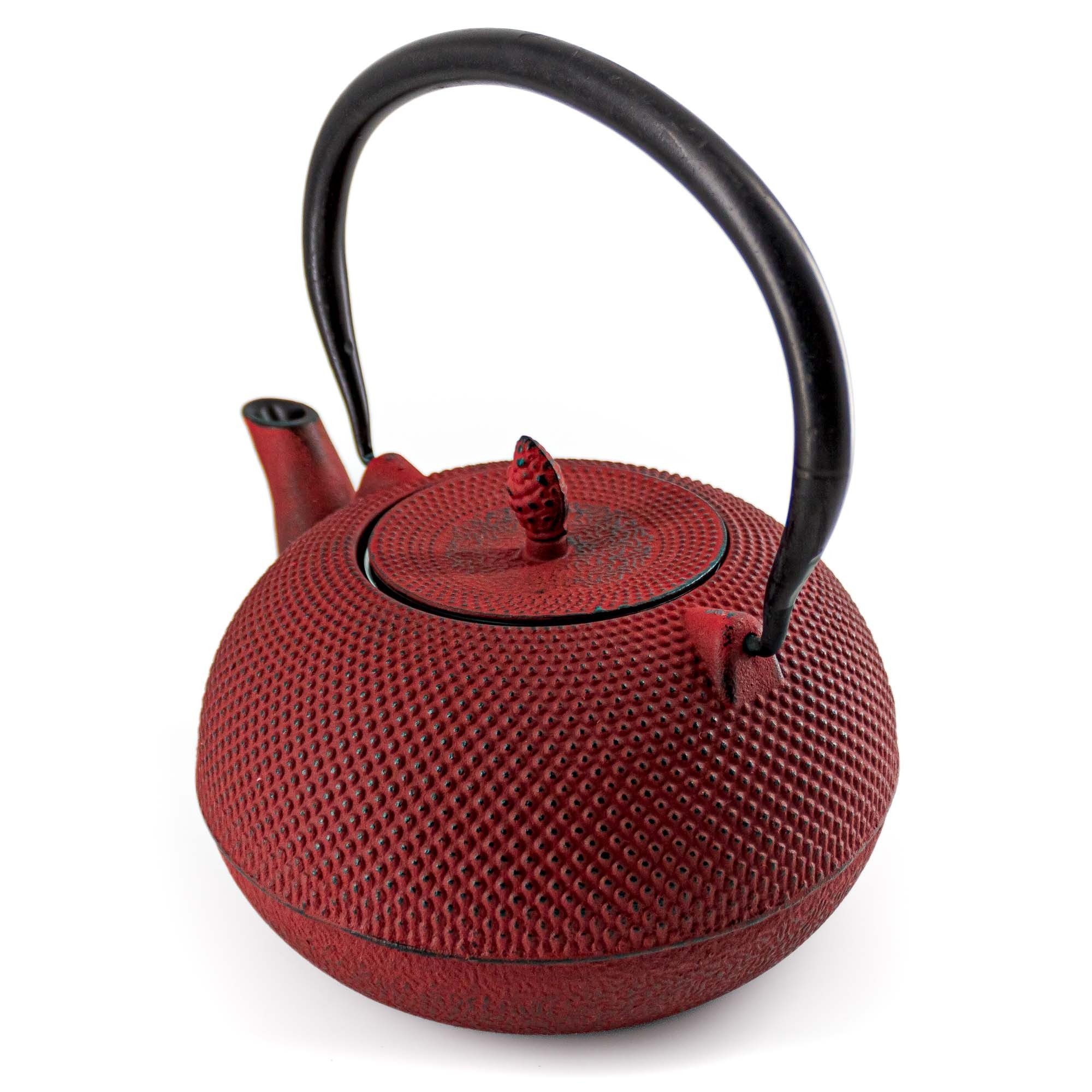teayumi Teekanne ARARE Tetsubin Komplett-Set Gusseisenkanne 1800 ml Rot, 1.8 l, (Komplett-Set, 8-teilig), mit herausnehmbaren Edelstahlsieb, mit Henkel
