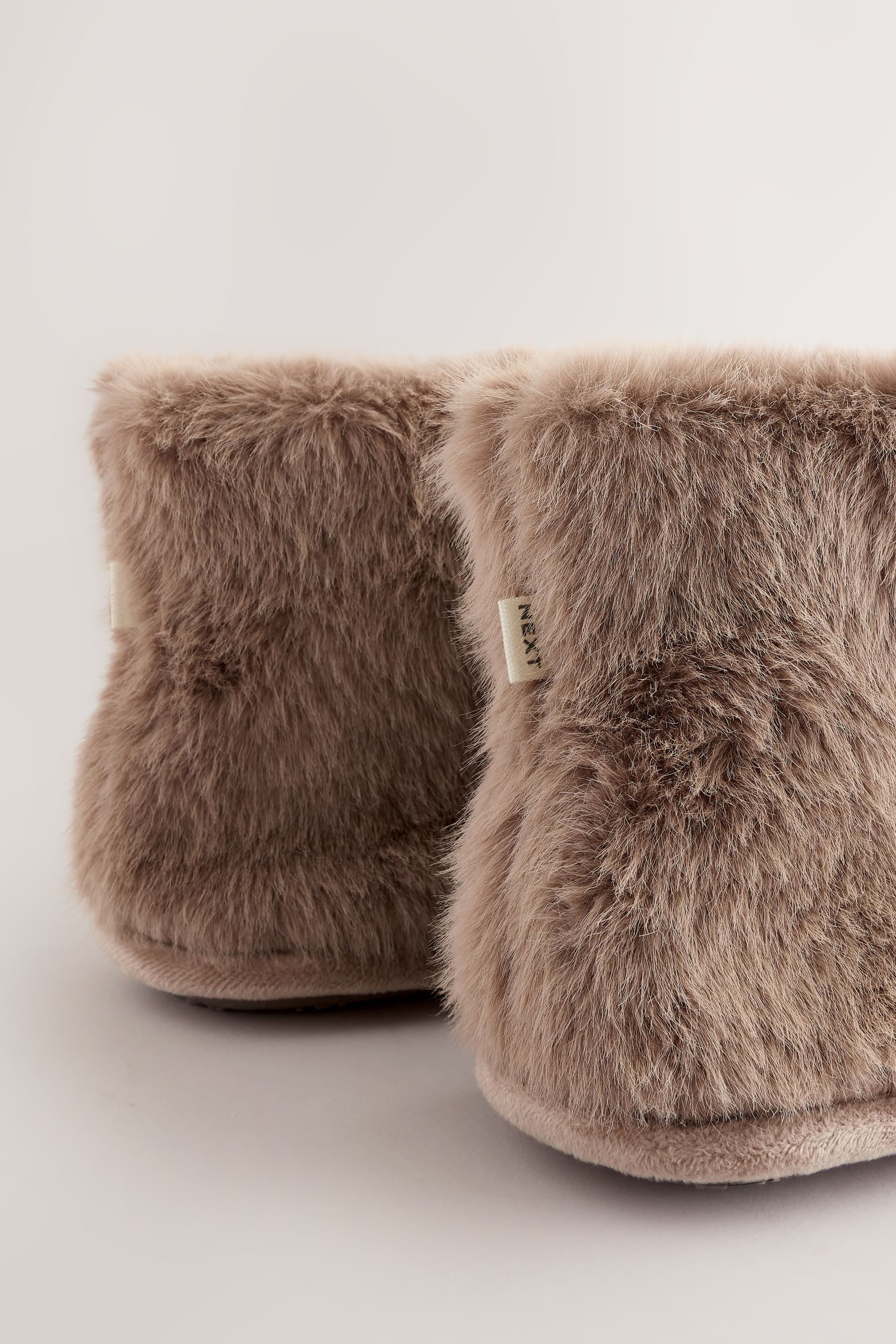Next Hausstiefel aus Kunstfell Hausschuh (1-tlg)