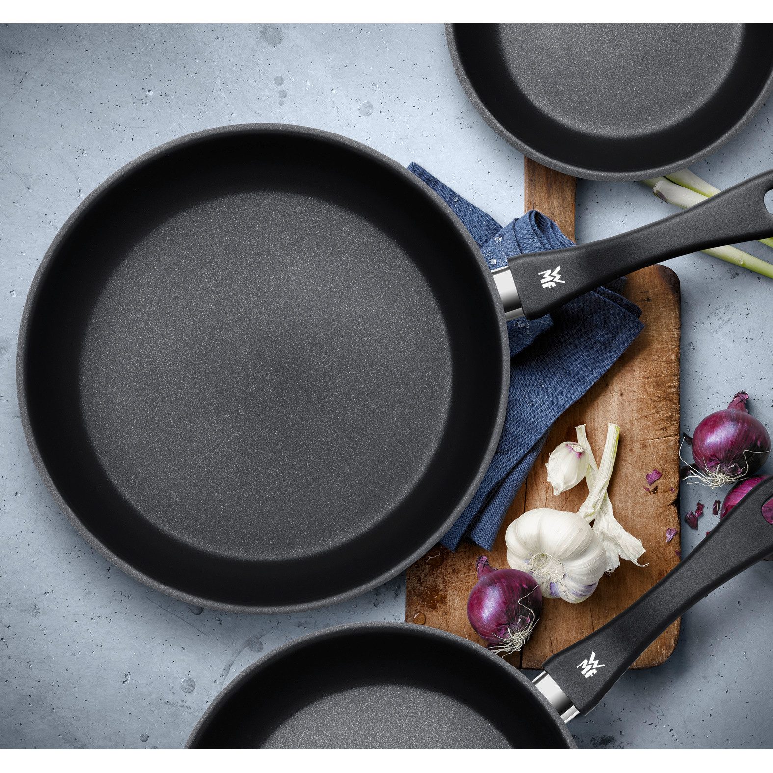 WMF Pfannen-Set Devil, Bratpfannen Induktion, leistungsstarke Antihaftversiegelung, Cromargan® Edelstahl Rostfrei 18/10 (Set, 3-tlg., 3x Pfannen Ø 20/24/28 cm), für alle Herdarten geeignet, ergonomischer Kunststoffgriff