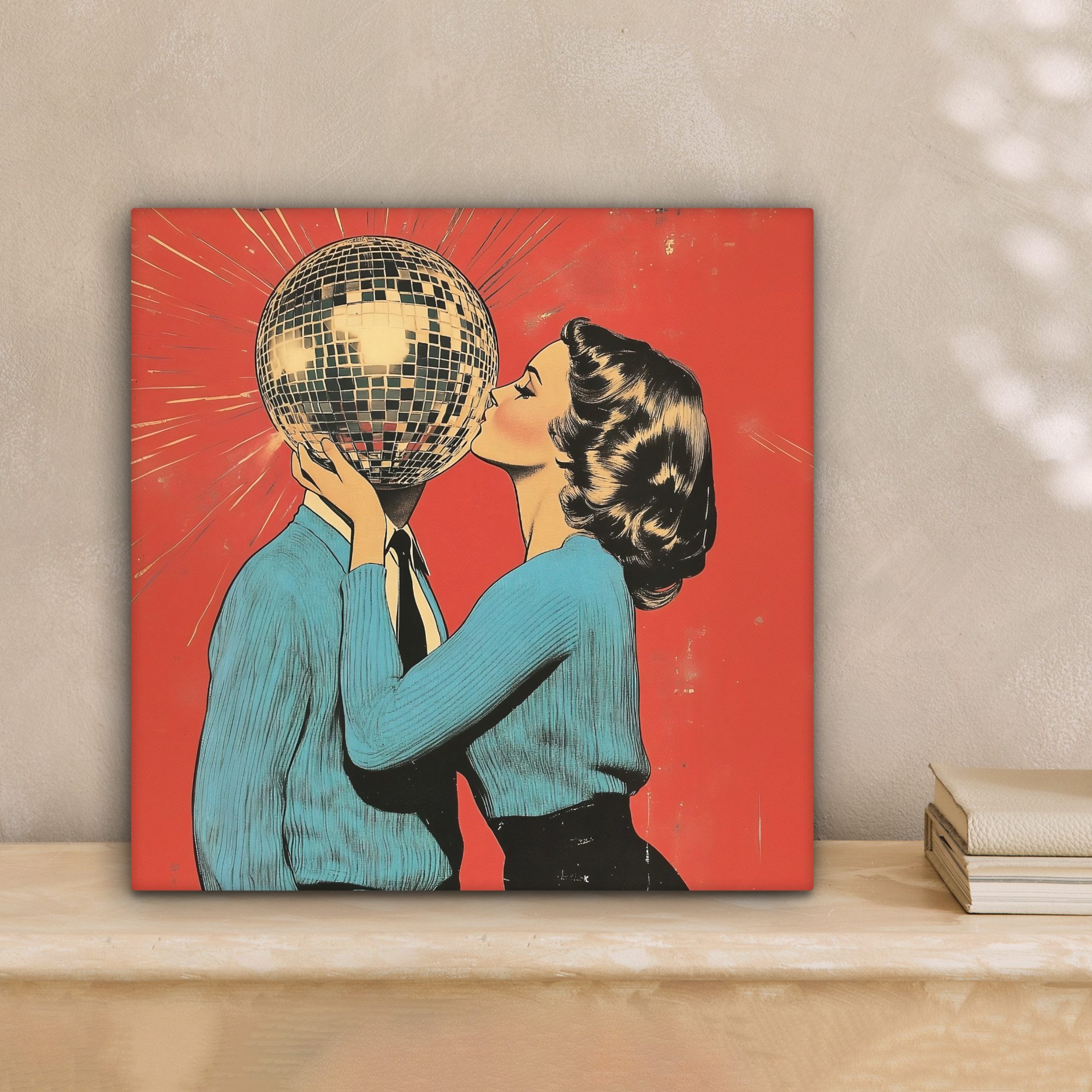 OneMillionCanvasses® Leinwandbild Frau - Retro - Discokugel - Kuss, Fotodruck (1 St), Wandbild, Deko Schlafzimmer Wohnzimmer Flur 20x20 cm