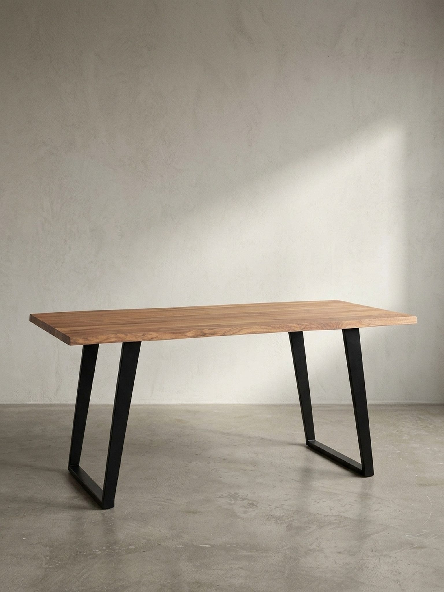 KADIMA DESIGN Esstisch Industrial Holztisch Baumkante, Akazie Massiv, U-Form Esszimmertisch (Naturkante, Live Edge, Handgefertigt, Unikat, Einzigartige Maserung), Naturholz, Live Edge, Handarbeit, Maserung, Unikat, Bodenschoner