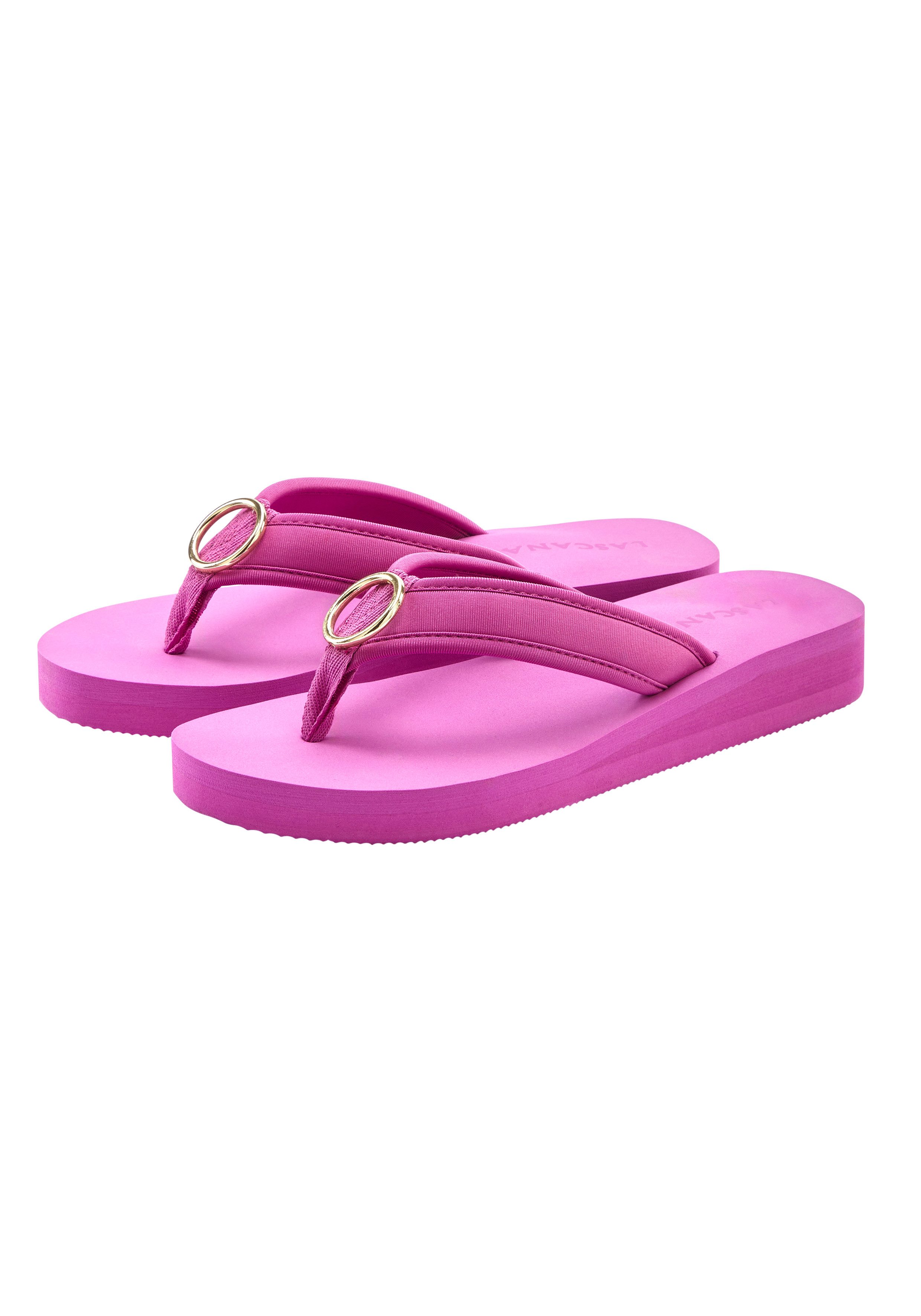 LASCANA Sandale, Badeschuh, Pantolette, Badelatsche, Flip Flop, Sommerschuh, Badezehentrenner Zehentrenner mit Ringapplikation "Italy" VEGAN. Reduzierter Preis € 24,99. Unverbindliche Preisempfehlung € 27,99