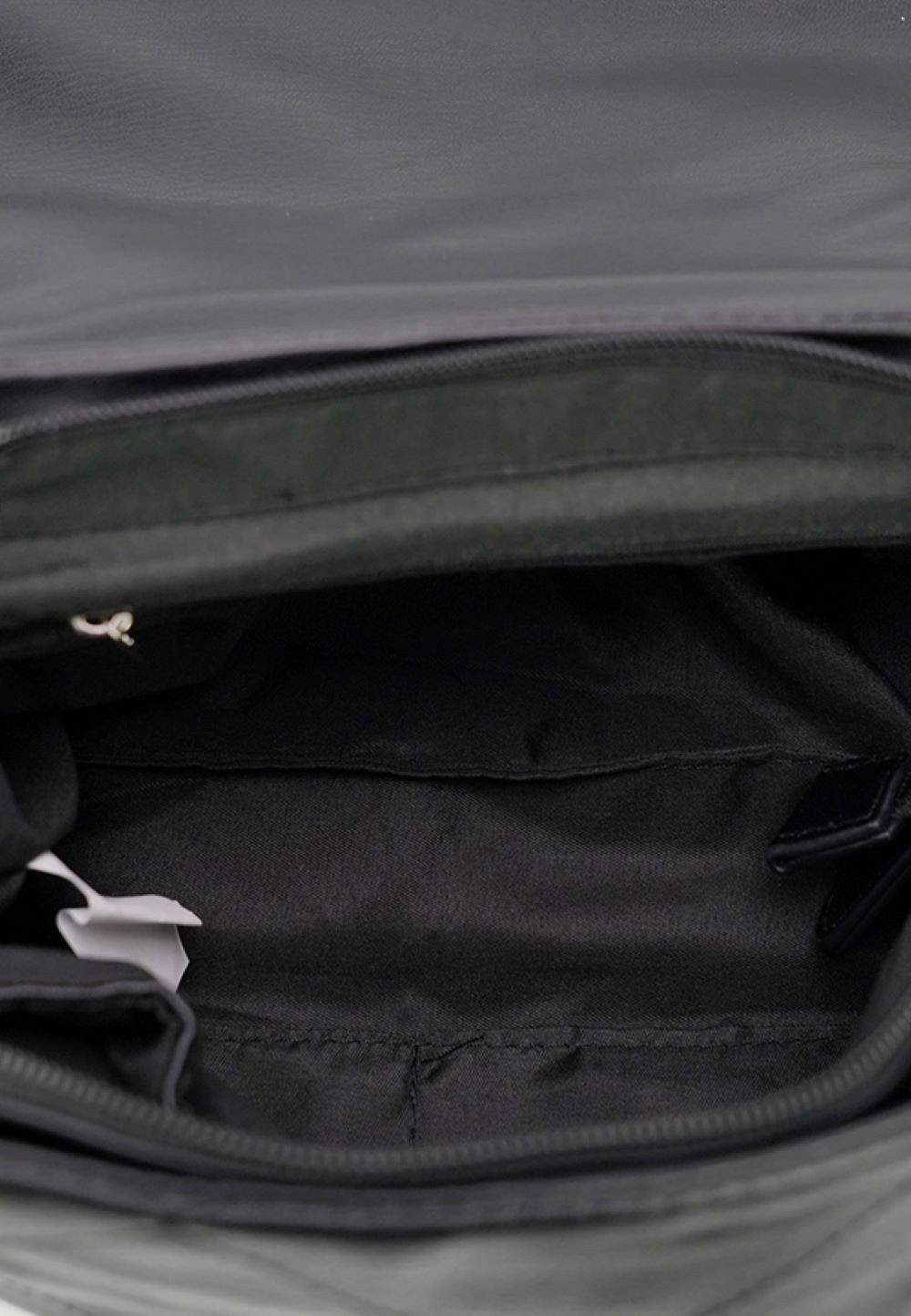 Goodman Design Handtasche Elegante Umhängetasche mit glänzenden Nieten, Kompakt, aber geräumig – ideal für unterwegs