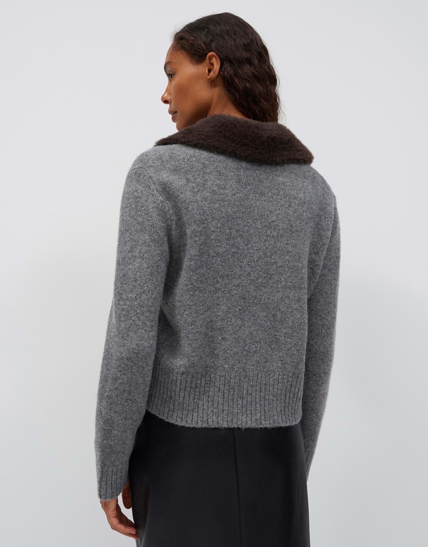 OPUS Strickjacke Dofur aus weichem Strick Verkürzte Länge mit geradem Schnitt und wandelbarem Kragen – Bild 3 von 5