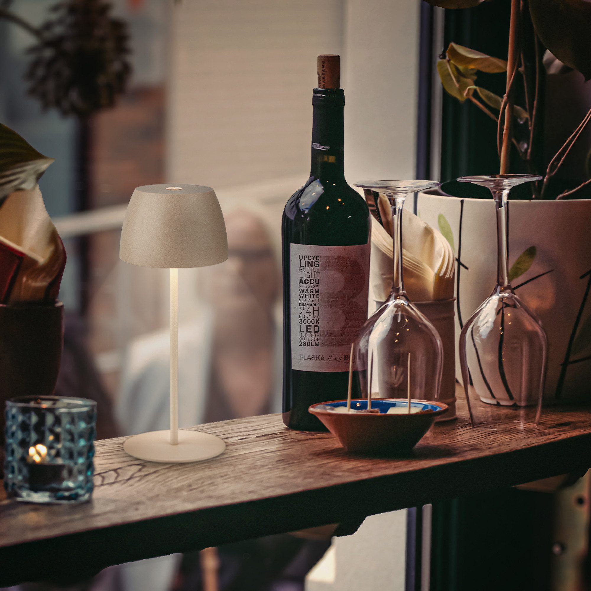 Briloner Leuchten Tischleuchte Akku Tischlampe dimmbar kabellos Außen/Innen, Ladekabel, LED fest integriert, 2700K - Extra - Warmweiß, Tischlampe kabellos 20x8cm Beige 2,5W Wohnzimmer Schlafzimmer Outdoor