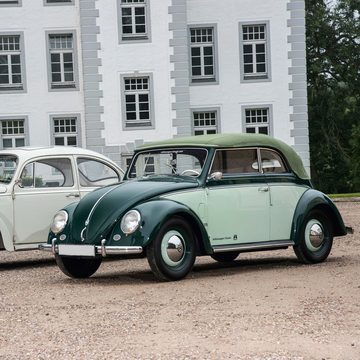 VW Collection by BRISA Monatskalender Jahresplaner 2024 für Autoliebhaber, exklusiver Wandkalender mit einzigartigen Käfer Bildern