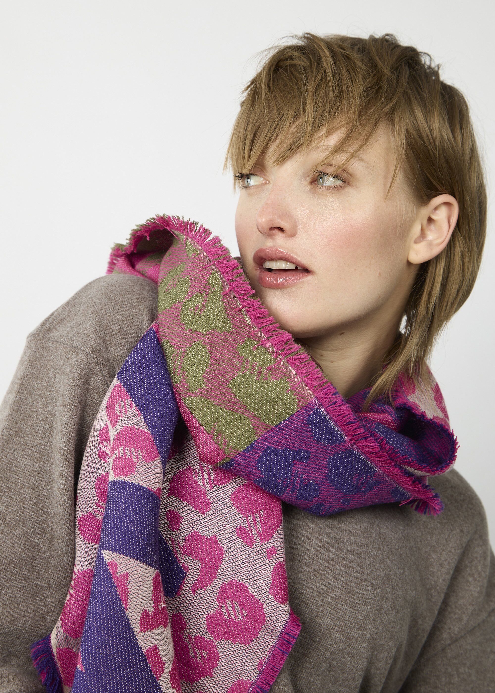 Codello Modeschal, (1-St), mit Leo-Muster