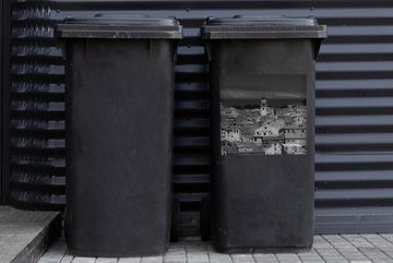 MuchoWow Wandsticker Korfu - Griechenland - Architektur - Schwarz - Weiß (1 St), Mülleimer-aufkleber, Mülltonne, Sticker, Container, Abfalbehälter