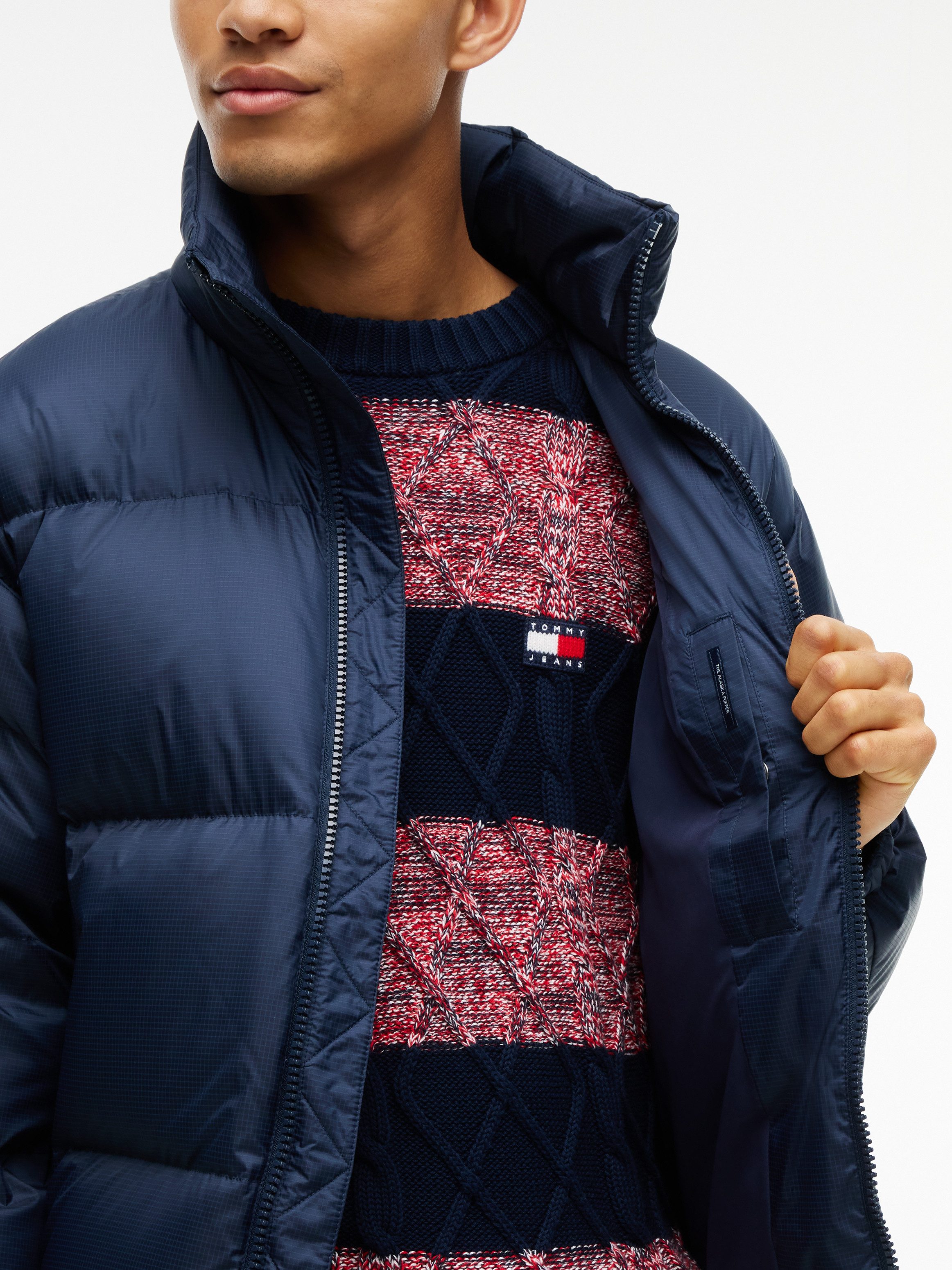Tommy Jeans Steppjacke ALASKA DOWN PUFFER Daunenjacke Regular fit mit abnehmbarer Kapuze – Bild 4 von 5