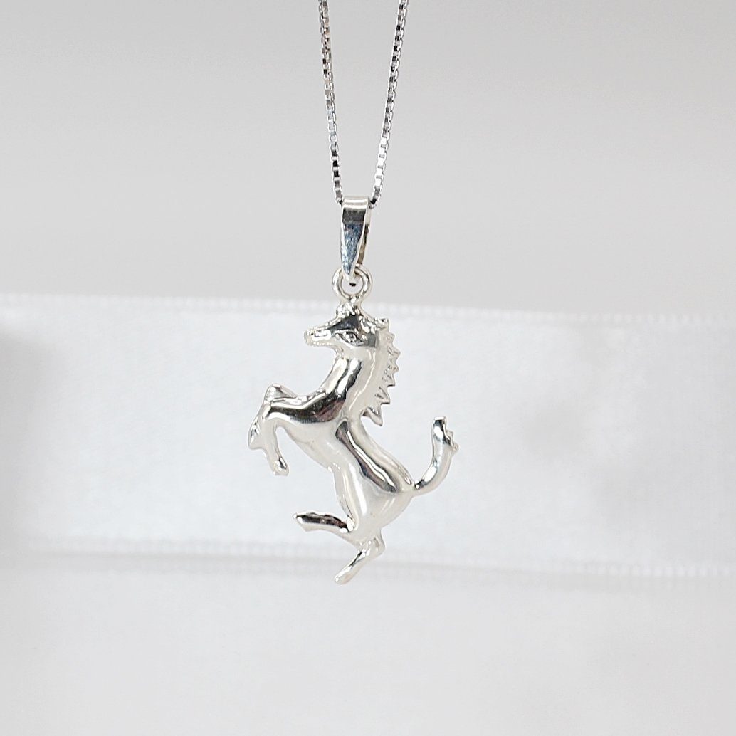 ELLAWIL Silberkette Kette mit Pferde Anhänger Ankerkette galoppierendes Pferd Mädchen (Kettenlänge 50 cm, Sterling Silber 925), inklusive Geschenkschachtel
