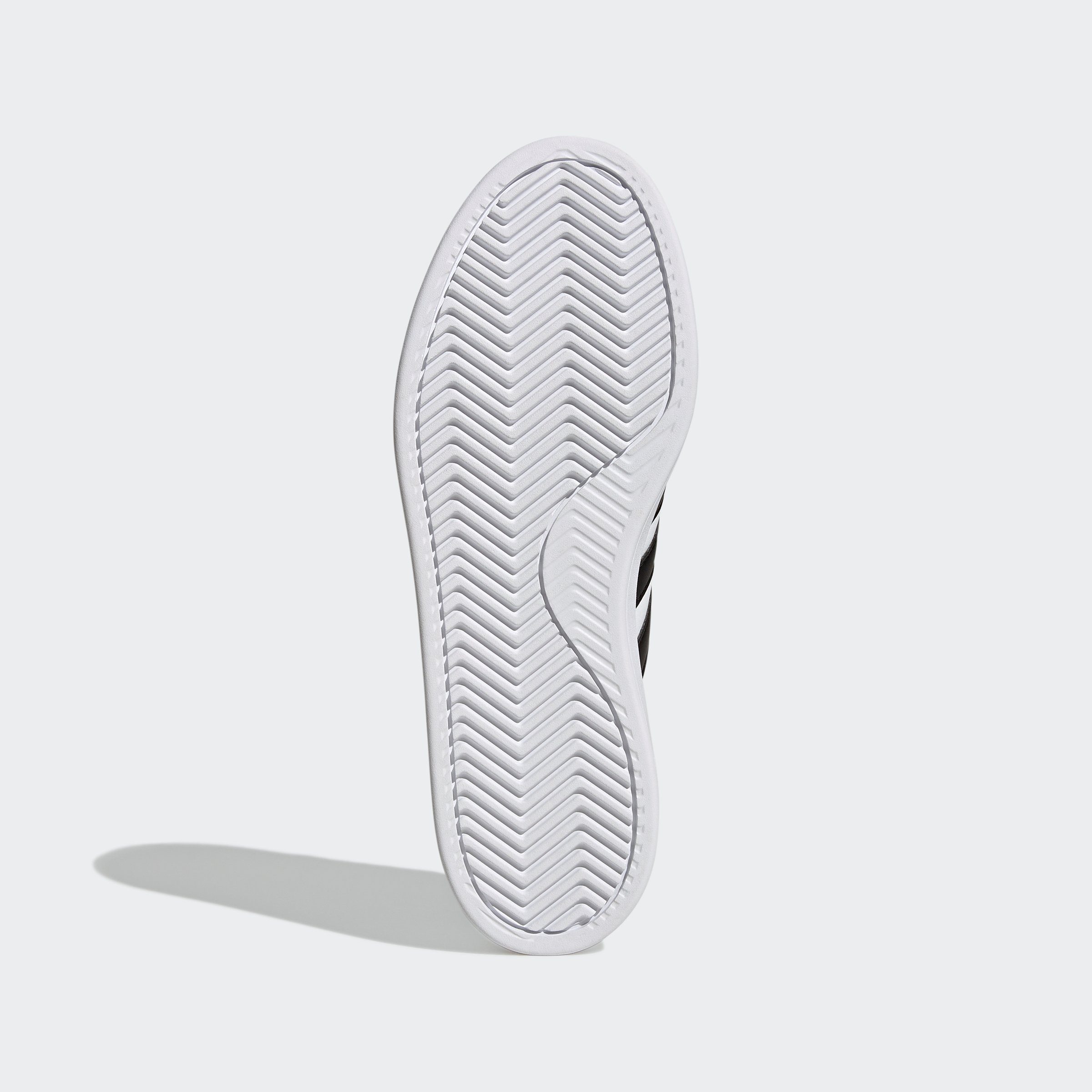 des Cloud Sneaker / COURT den Sportswear Cloud GRAND Superstar auf White Design CLOUDFOAM adidas Core White adidas Black COMFORT / Spuren
