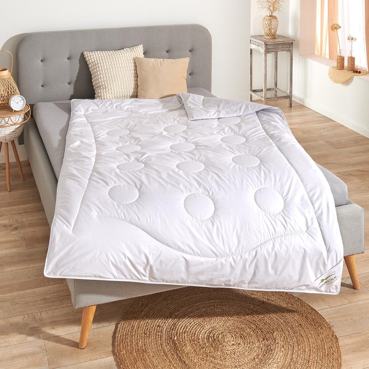 TRAUMSCHLAF Naturhaarbettdecke Kamelhaarflaum extra leicht, Füllung: 100% Kamelhaar, Bezug: 100% Baumwolle, besonders fein, wertvoll und anschmiegsam