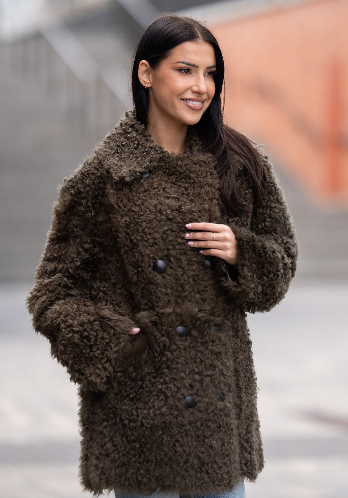 Hollert Winterjacke Damen Lammfelljacke Curly Felicite Olive zum Wenden günstig online kaufen