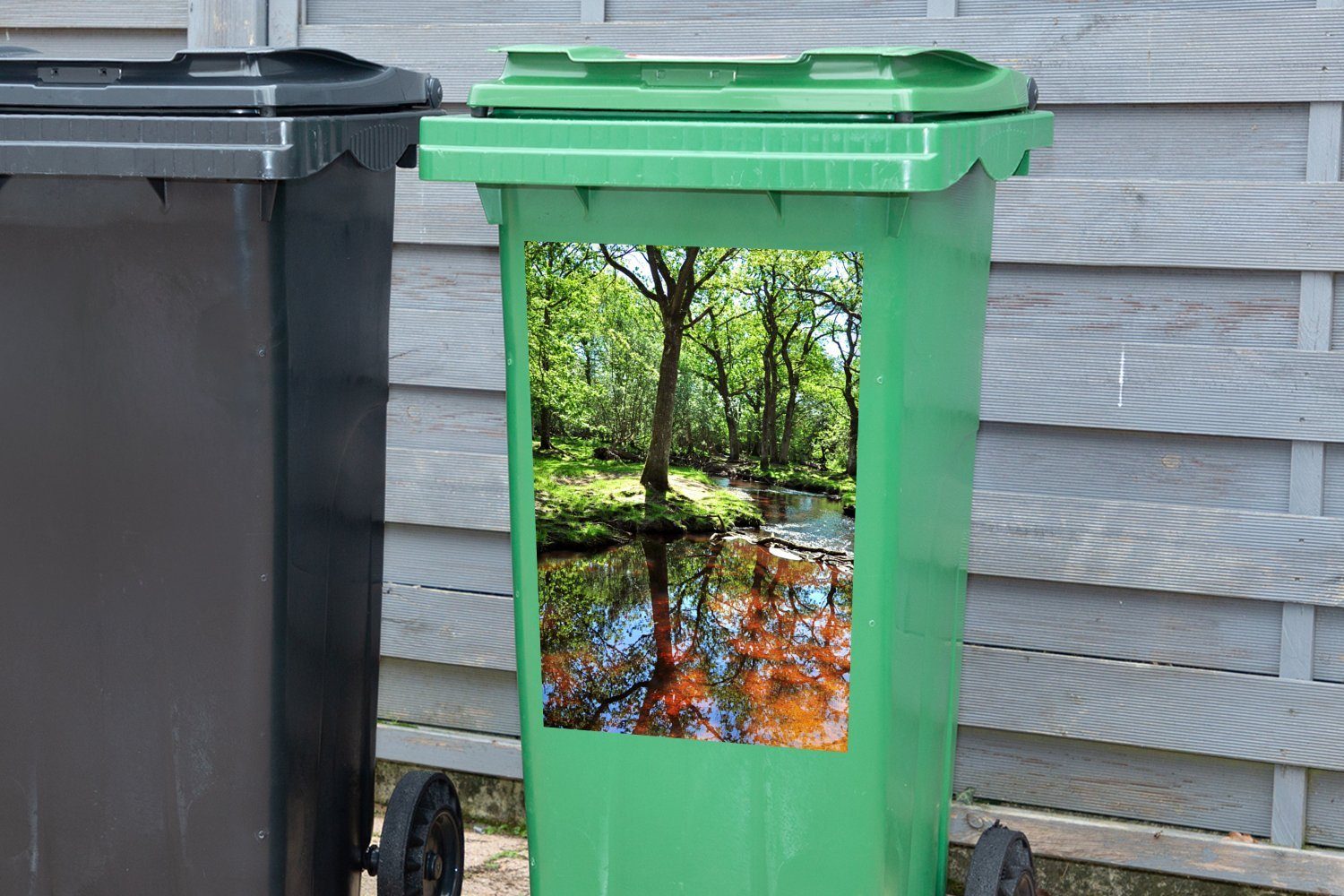 in MuchoWow Mülleimer-aufkleber, New Park St), Spiegelung einem Sticker, National Wandsticker England Forest im (1 Container, Bach in Mülltonne, Abfalbehälter