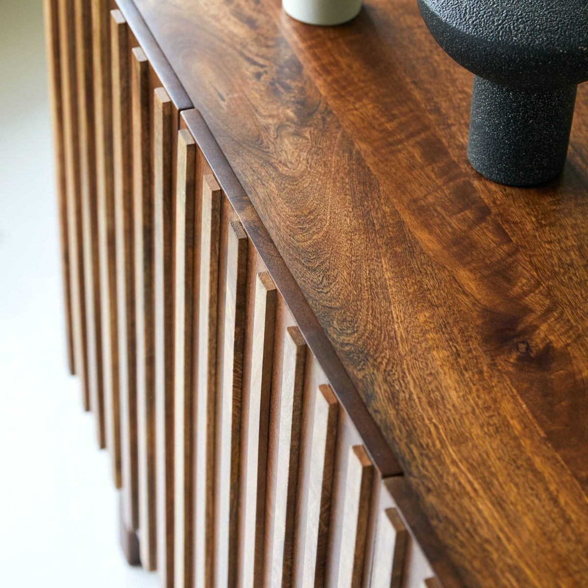 Tikamoon Sideboard Sideboard Milo aus Mangoholz