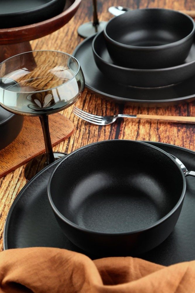 Kütahya Porselen Tafelservice Crouton 12 tlg Geschirrset schwarz matt Porzellan 4 Personen (12-tlg), Mattes schwarzes Design, modernes Erscheinungsbild, 4-Personen Set