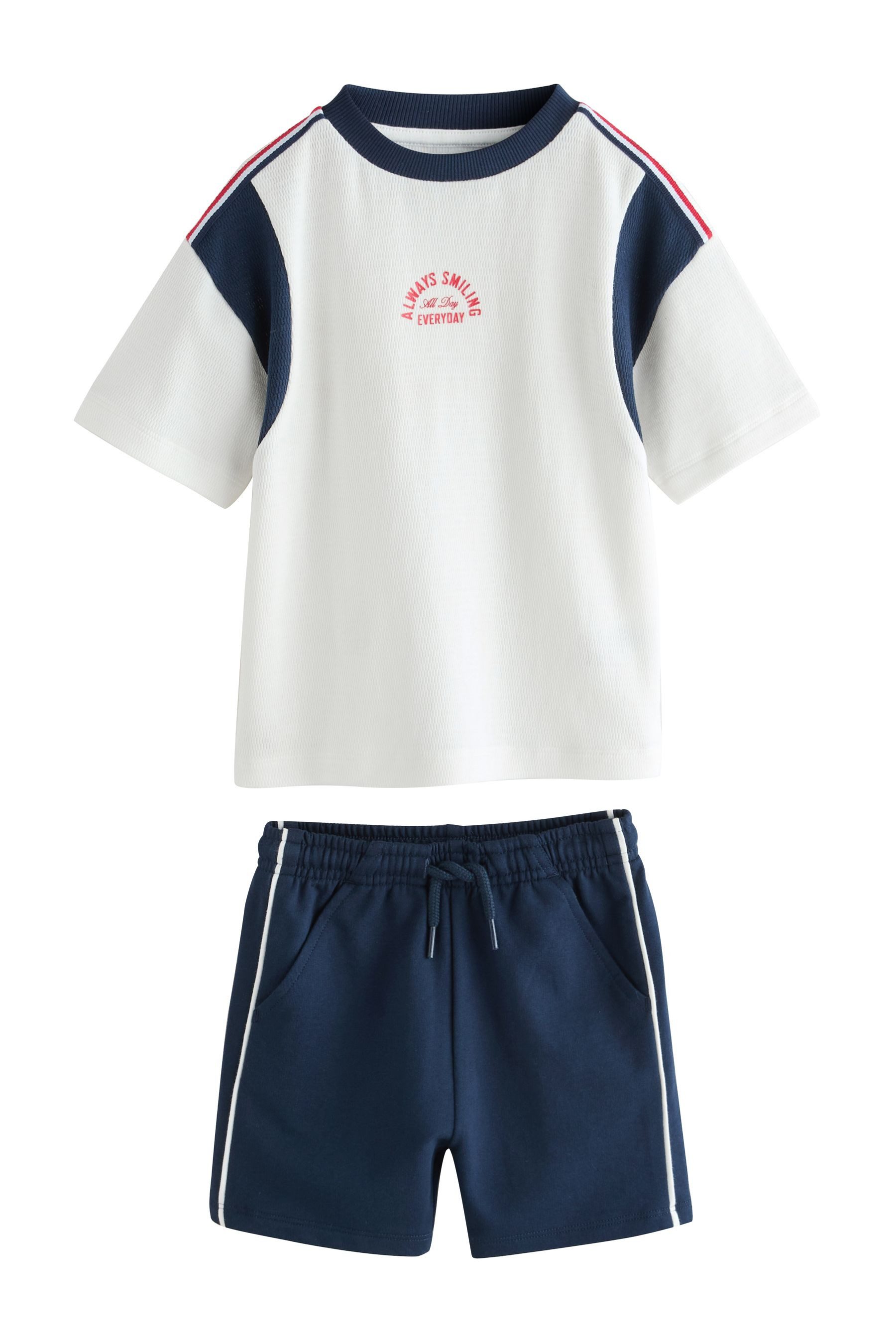 T-Shirt & Shorts Kurzärmeliges T-Shirt und Shorts im Set