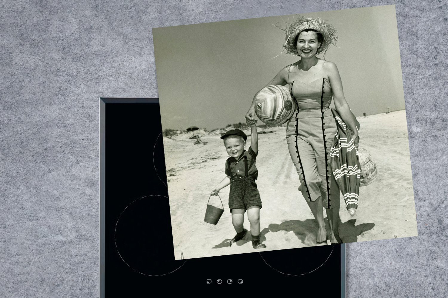 Vintage-Porträt Vinyl, für cm, in, Mutter und Arbeitsplatte am 78x78 (1 Strand tlg), Sohnes ihres Herdblende-/Abdeckplatte MuchoWow küche einer Ceranfeldabdeckung,
