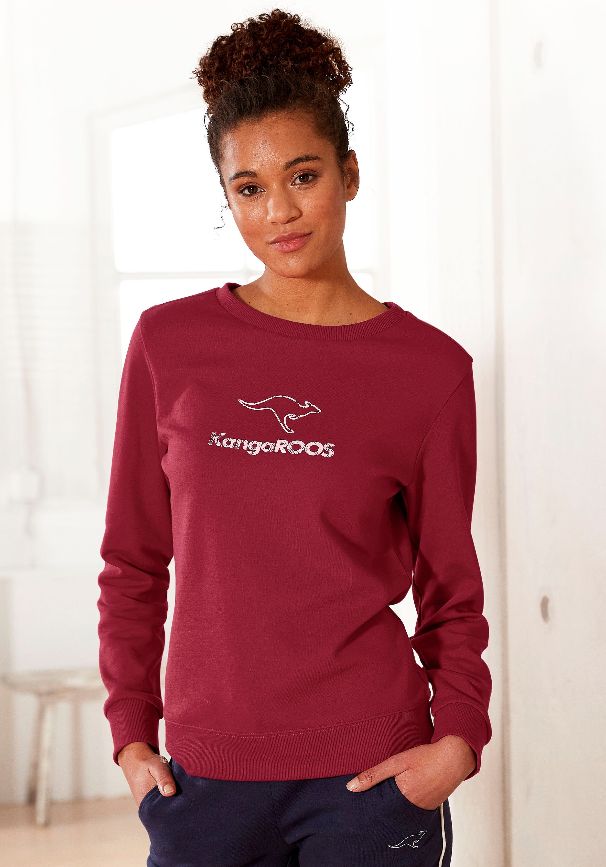 KangaROOS Sweatshirt mit Kontrastfarbenem Logodruck, Loungeanzug rot