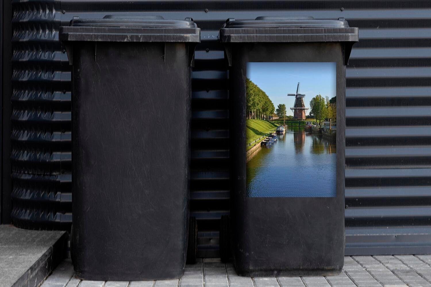 Container, Mülltonne, MuchoWow Sticker, St), Dokkum Abfalbehälter - - Mülleimer-aufkleber, Boot Mühle Wandsticker (1