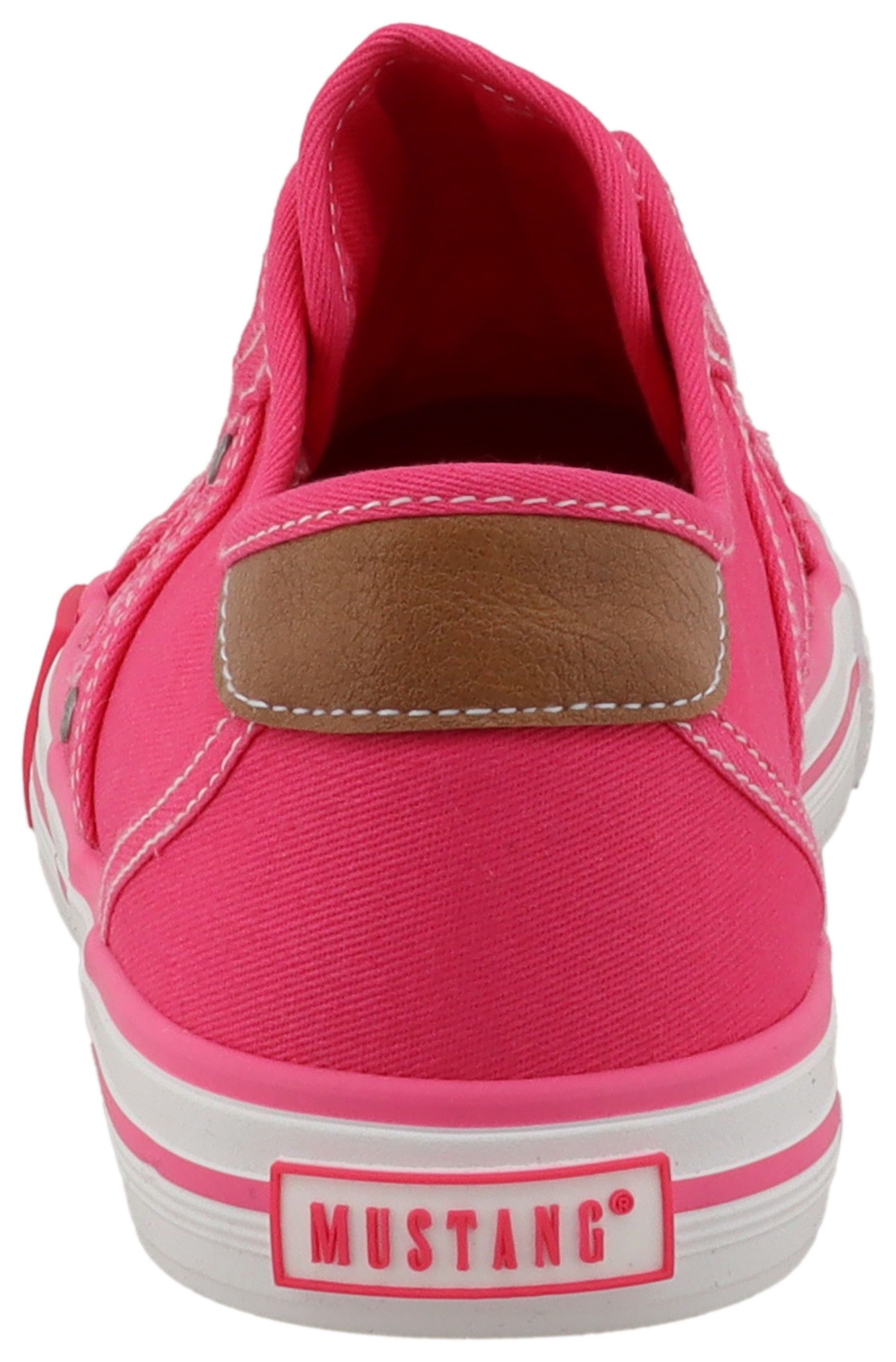Mustang Shoes Winona Slip-On Sneaker Slipper, Halbschuh mit modischen Kontrastnähten