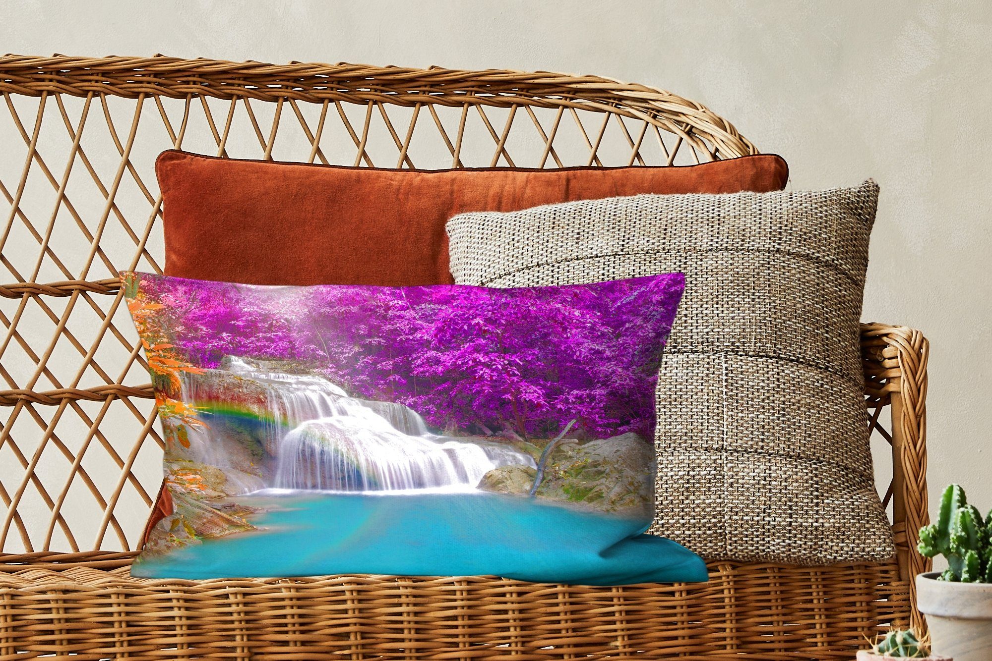 Wasserfall Dekokissen Zierkissen, mit MuchoWow Dekokissen - Wohzimmer Dekoration, - Schlafzimmer - Regenbogen Füllung, Bäume Lila,