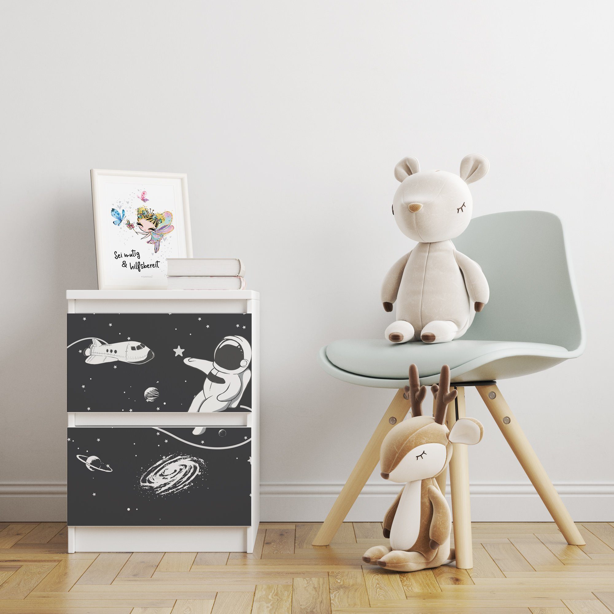 Sunnywall Möbelfolie passend für IKEA Malm Kommode Schrankfolie Aufkleber Astronaut Motiv, blasenfreie selbstklebende Folie (SCHRANK NICHT INKLUSIVE)