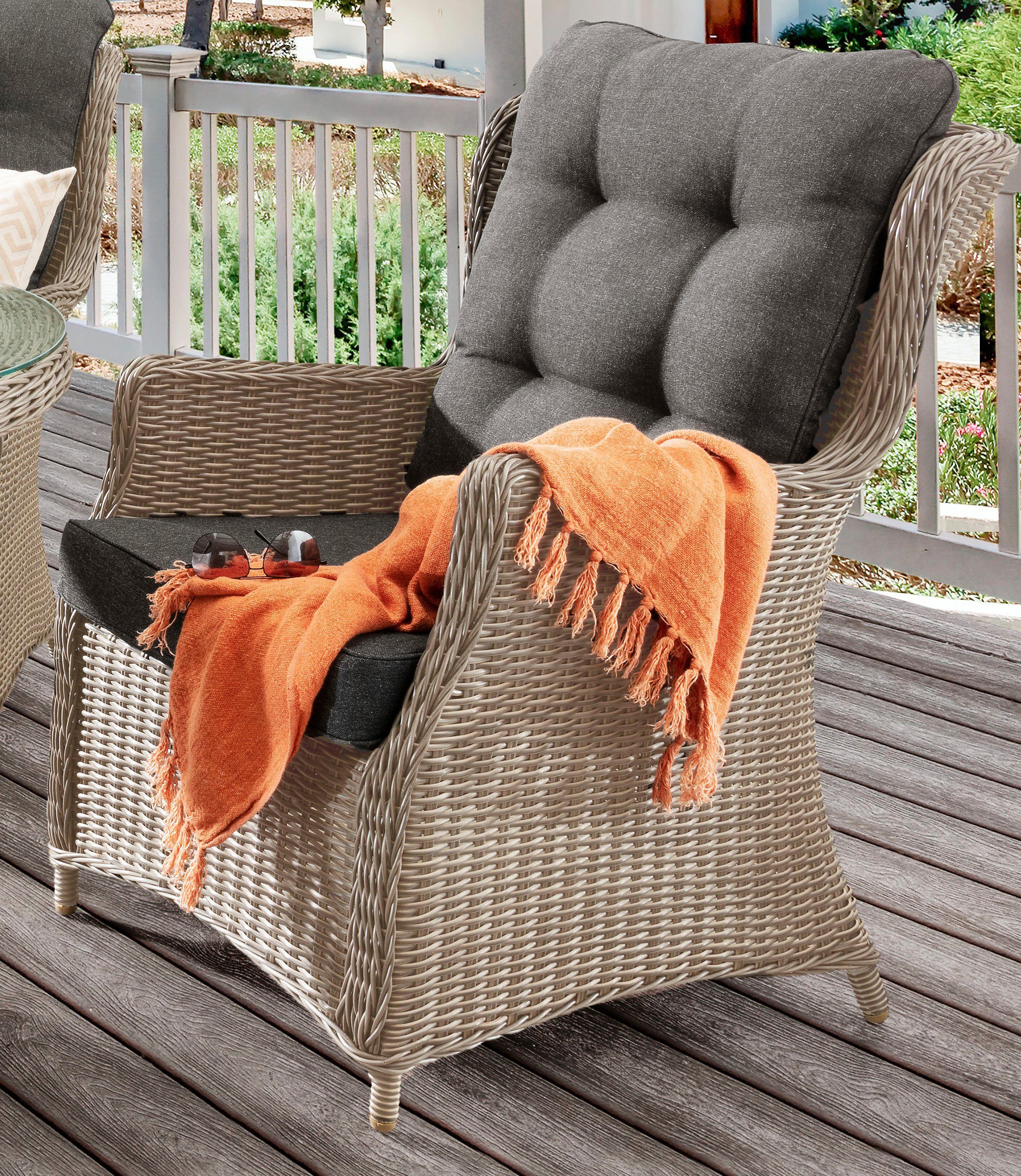 Destiny Garten-Essgruppe CASA LUNA 4 Se + Tisch Ø 120x75cm, vintage weiß, (Set, 13-tlg., 4 Sessel inkl. Polster, 1 Tisch mit aufgelegter Glasplatte), Aluminium, Polyrattan