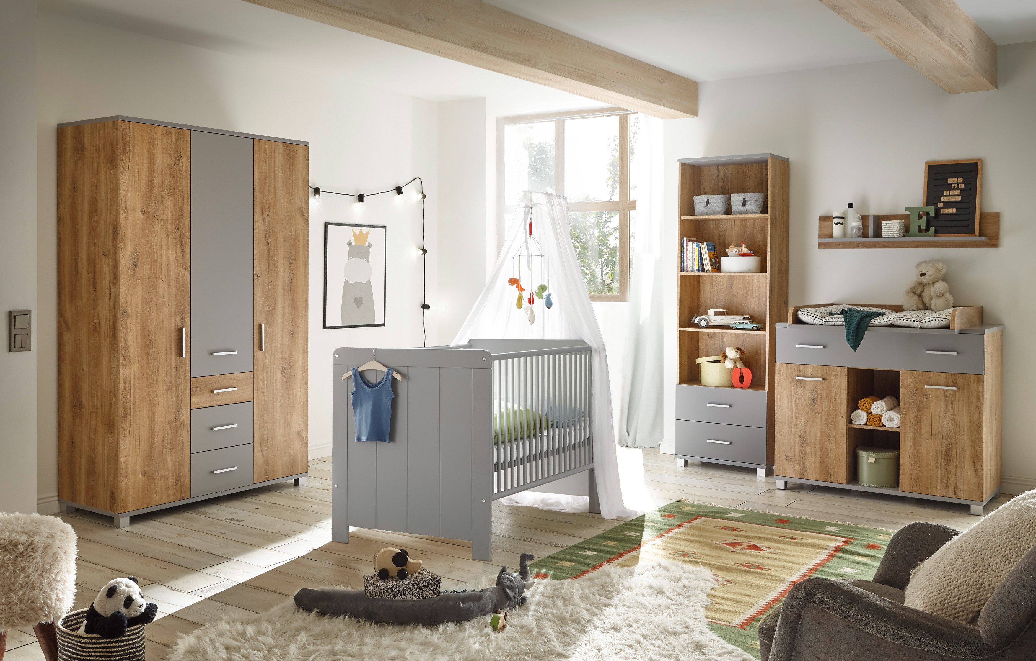 möbel-direkt.de Babyzimmer-Komplettset Larissa in Bolton Oak und Arktisgrau, (Komplett Set, 4-tlg., Schrank, Bett, Wickelkommode, Regal), hochwertig und funktional