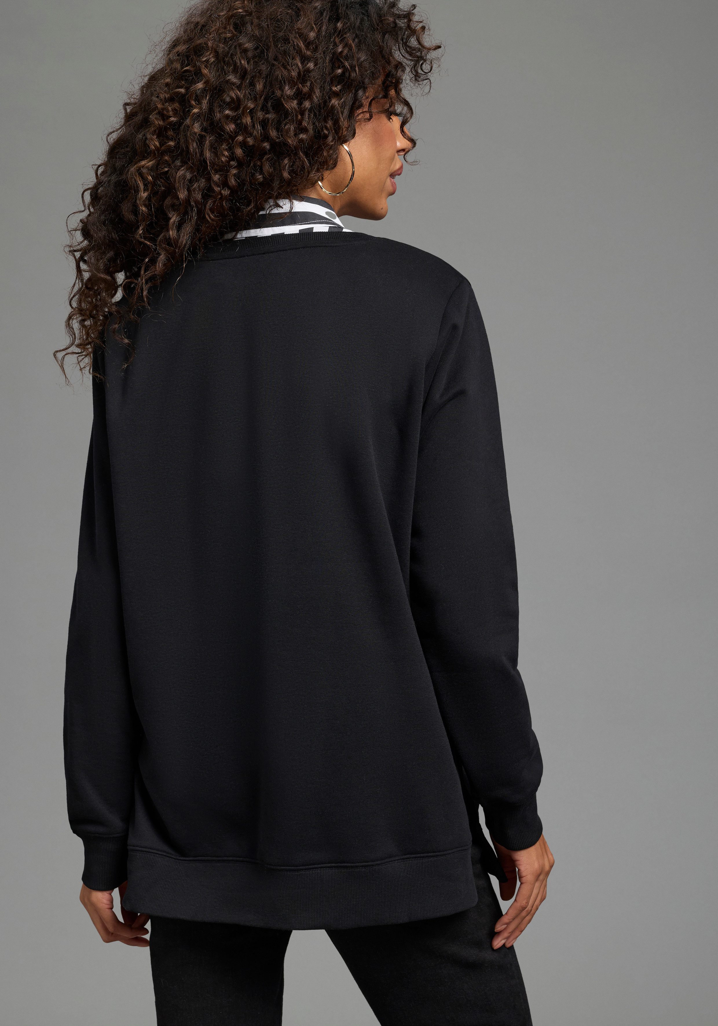 Laura Scott Longsweatshirt mit hohen Seitenschlitzen in kuscheliger Sweatware – Bild 2 von 5