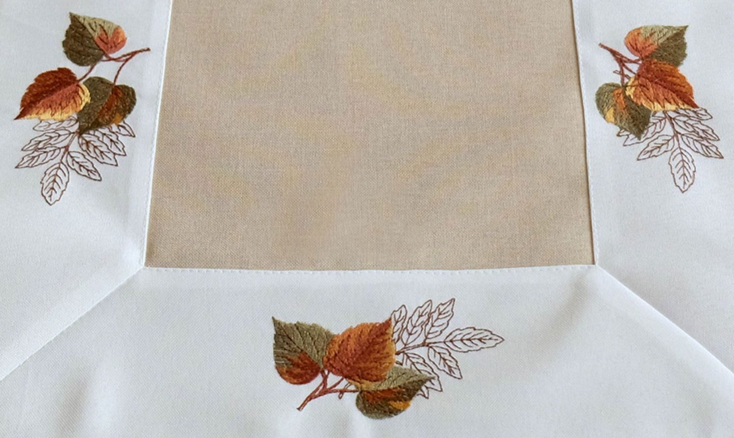 texpot Tischdecke mit Stickerei Blätter Herbst Deko (1-tlg)