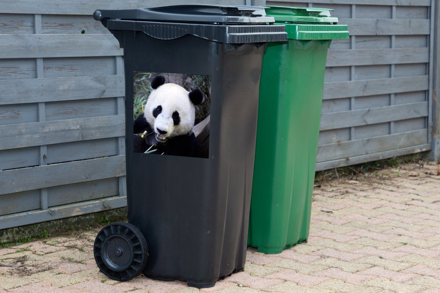 MuchoWow Wandsticker Panda - Tier - Mülltonne, Container, Blätter Sticker, St), (1 Mülleimer-aufkleber, Abfalbehälter