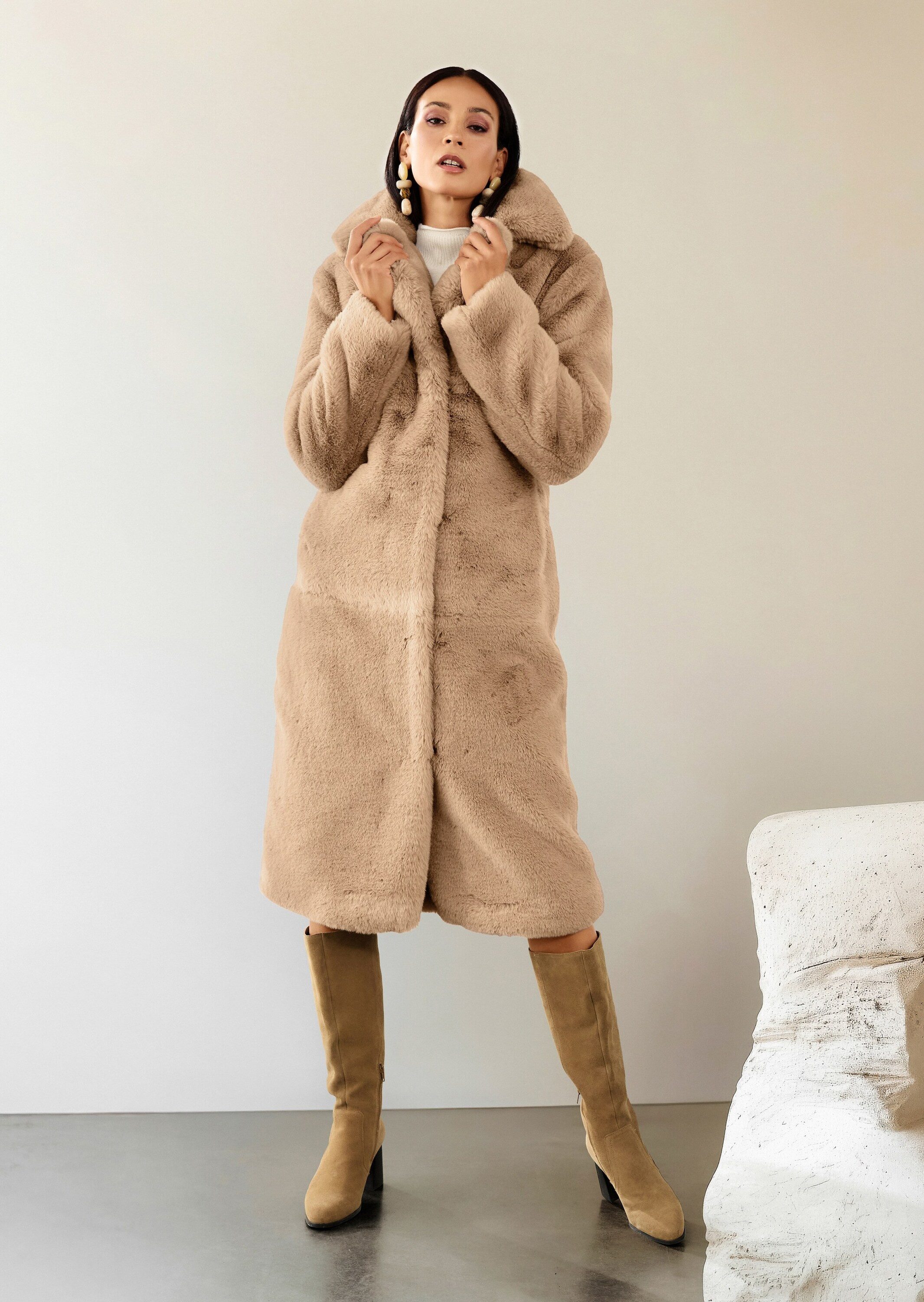 MADELEINE Kurzmantel Langer Faux-Fur-Mantel für Damen Kuscheliger Mantel mit Revers und Druckknöpfen