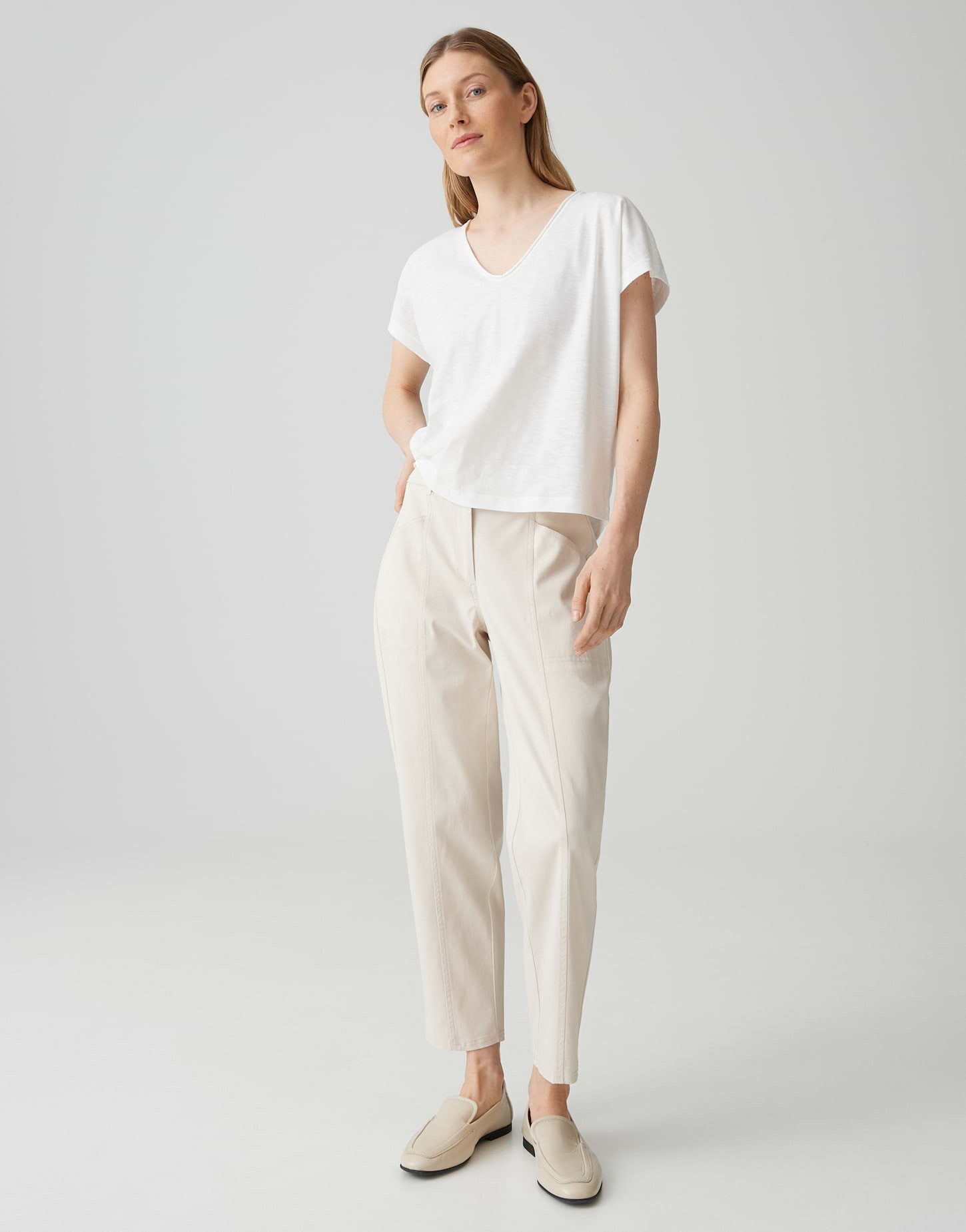 OPUS Kurzarmshirt Sidanki aus weichem Jersey mit dezenter Struktur Der überschnittene Arm sorgt für eine relaxte Silhouette – Bild 5 von 5