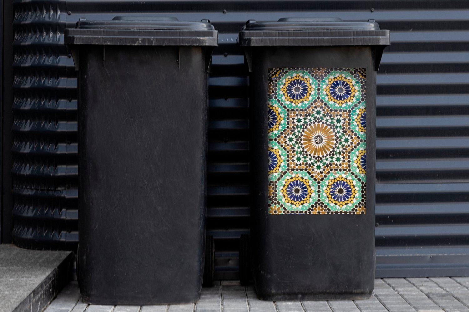 MuchoWow Wandsticker Eine Mosaiks Sticker, Container, Mülleimer-aufkleber, Nahaufnahme Mülltonne, Abfalbehälter (1 marokkanischen eines St)