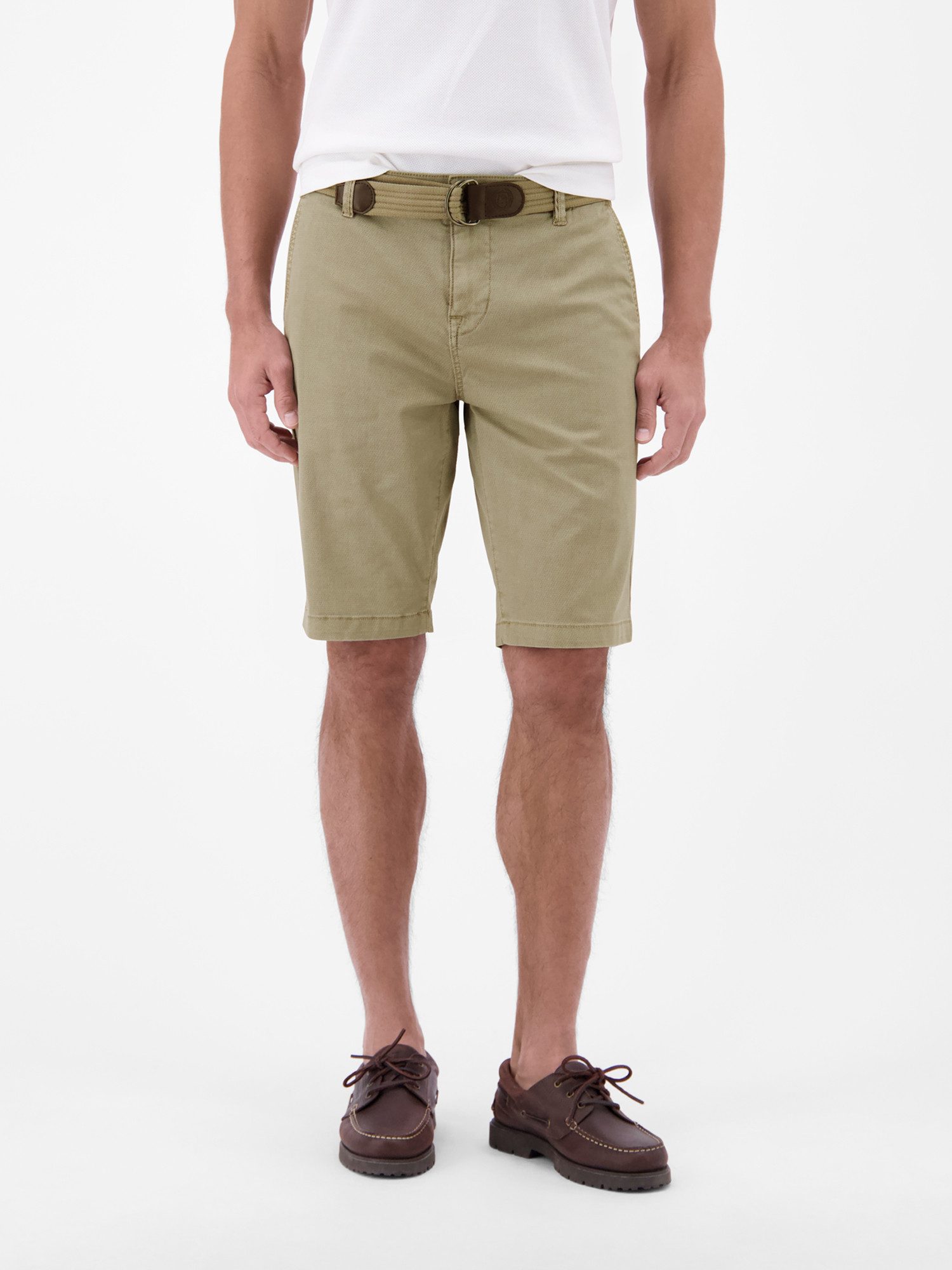 Chinoshorts Bequeme Chino-Bermuda mit Gürtel und Minimalprint