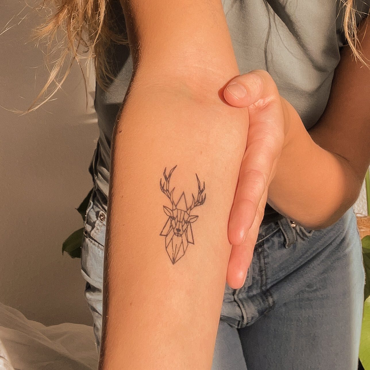 Inkster Schmuck-Tattoo Geometrischer Hirsch Tattoo, wasserfestes temporäres Tattoo, 2 Wochen Halt