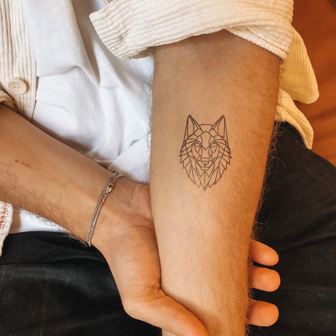 Inkster Schmuck-Tattoo geometrischer Wolfskopf, wasserfestes temporäres Tattoo, 2 Wochen Halt